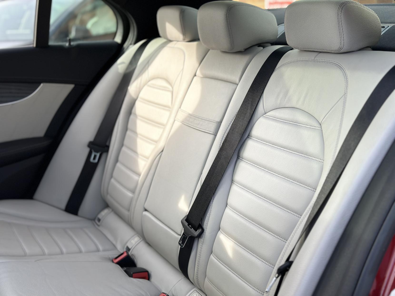 Mercedes-Benz C Class 2.1 C300h BlueTEC AMG Line Saloon 4dr Diesel Hybrid G-Tronic+ Euro 6 (s/s) (231 ps)