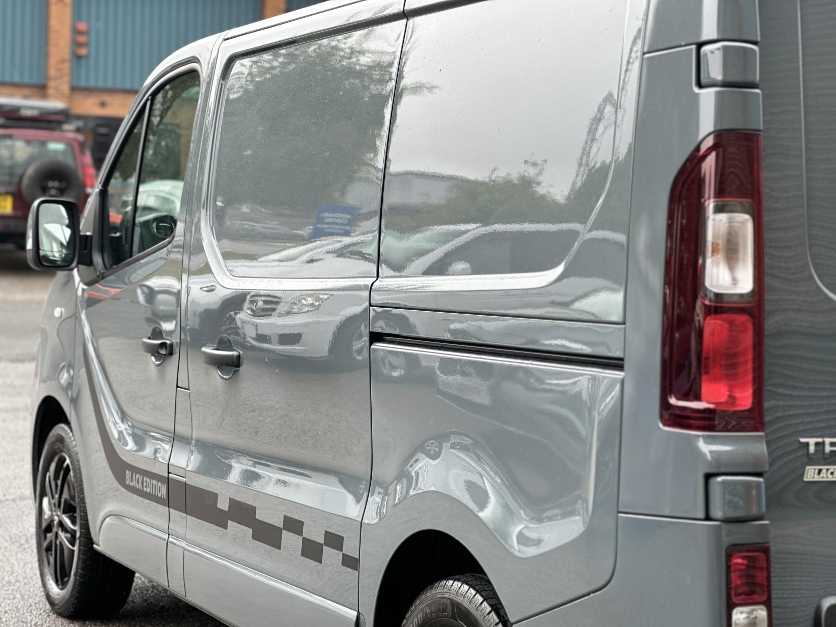 Renault Trafic 2.0 dCi ENERGY 28 Black Edition Panel Van 5dr Diesel Manual SWB Standard Roof Euro 6 (s/s) (145 ps)