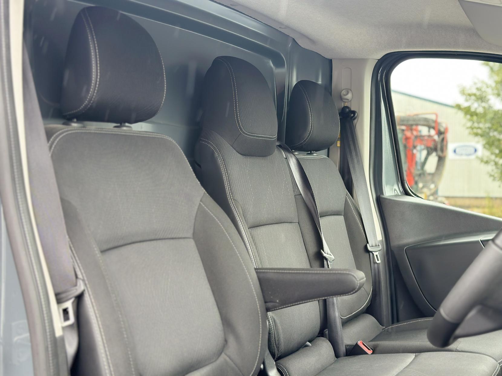 Renault Trafic 2.0 dCi ENERGY 28 Black Edition Panel Van 5dr Diesel Manual SWB Standard Roof Euro 6 (s/s) (145 ps)