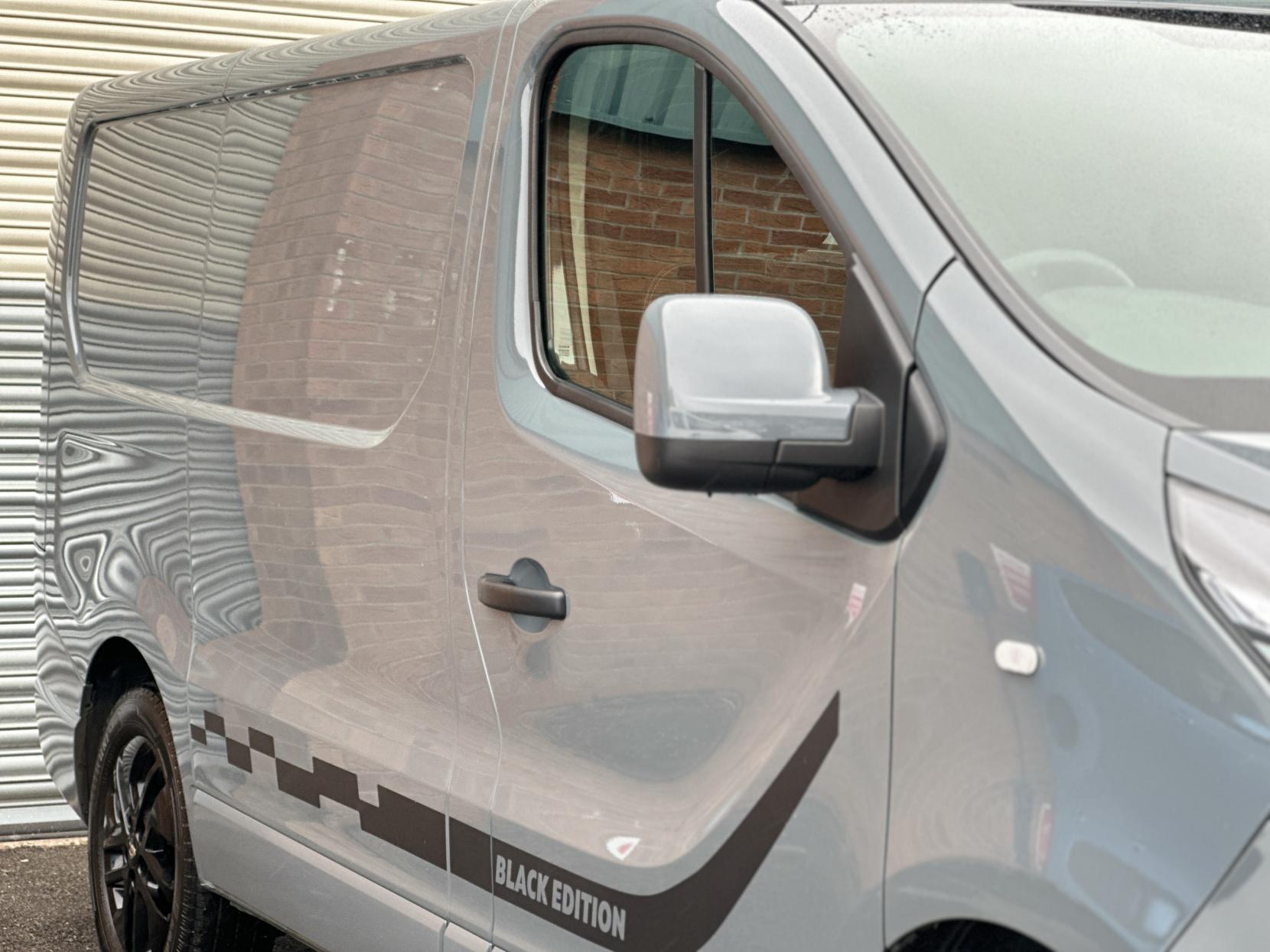 Renault Trafic 2.0 dCi ENERGY 28 Black Edition Panel Van 5dr Diesel Manual SWB Standard Roof Euro 6 (s/s) (145 ps)