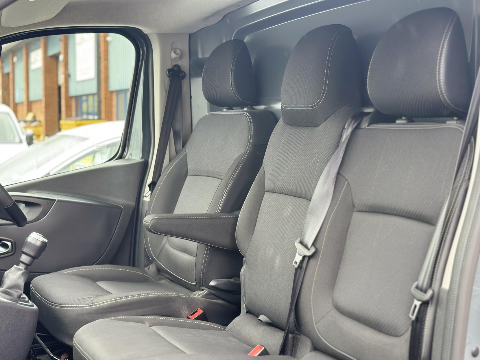 Renault Trafic 2.0 dCi ENERGY 28 Black Edition Panel Van 5dr Diesel Manual SWB Standard Roof Euro 6 (s/s) (145 ps)