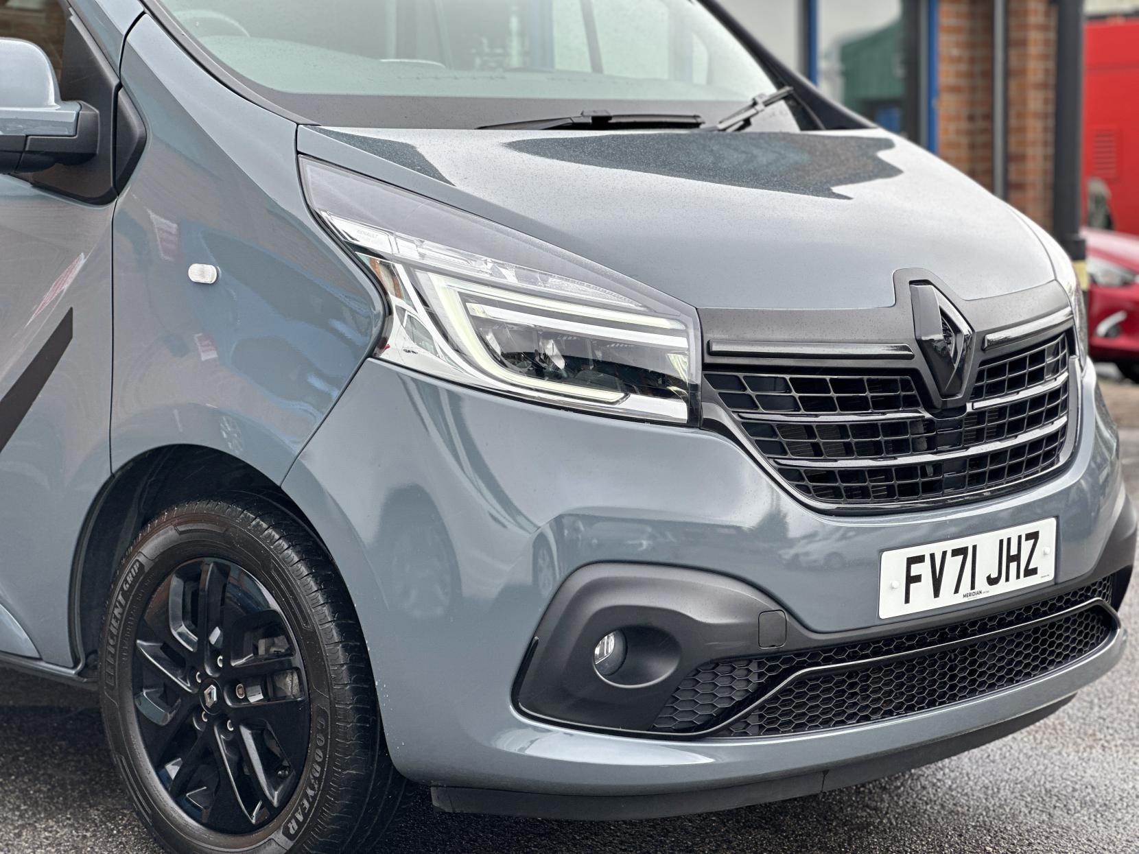 Renault Trafic 2.0 dCi ENERGY 28 Black Edition Panel Van 5dr Diesel Manual SWB Standard Roof Euro 6 (s/s) (145 ps)