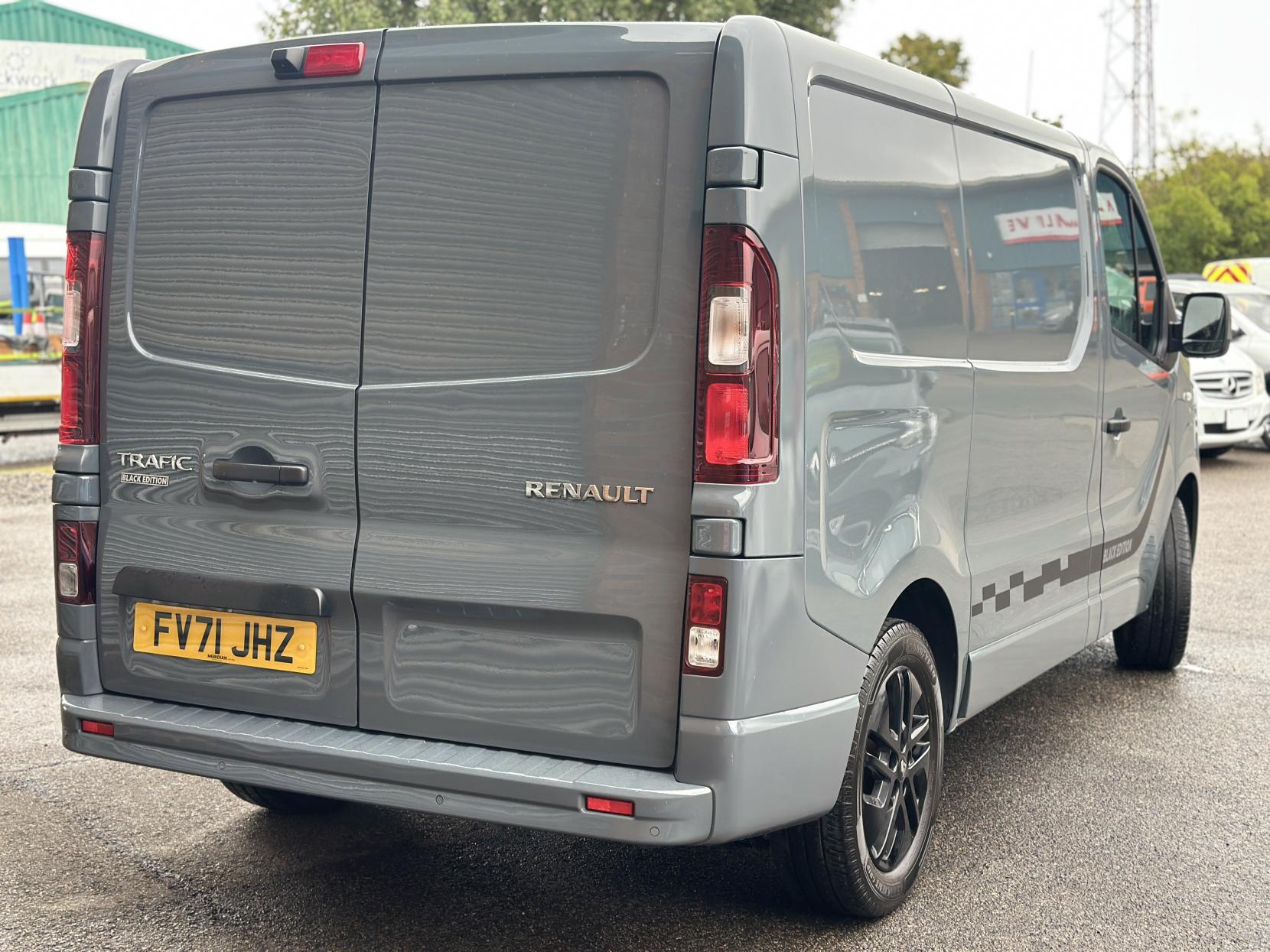 Renault Trafic 2.0 dCi ENERGY 28 Black Edition Panel Van 5dr Diesel Manual SWB Standard Roof Euro 6 (s/s) (145 ps)