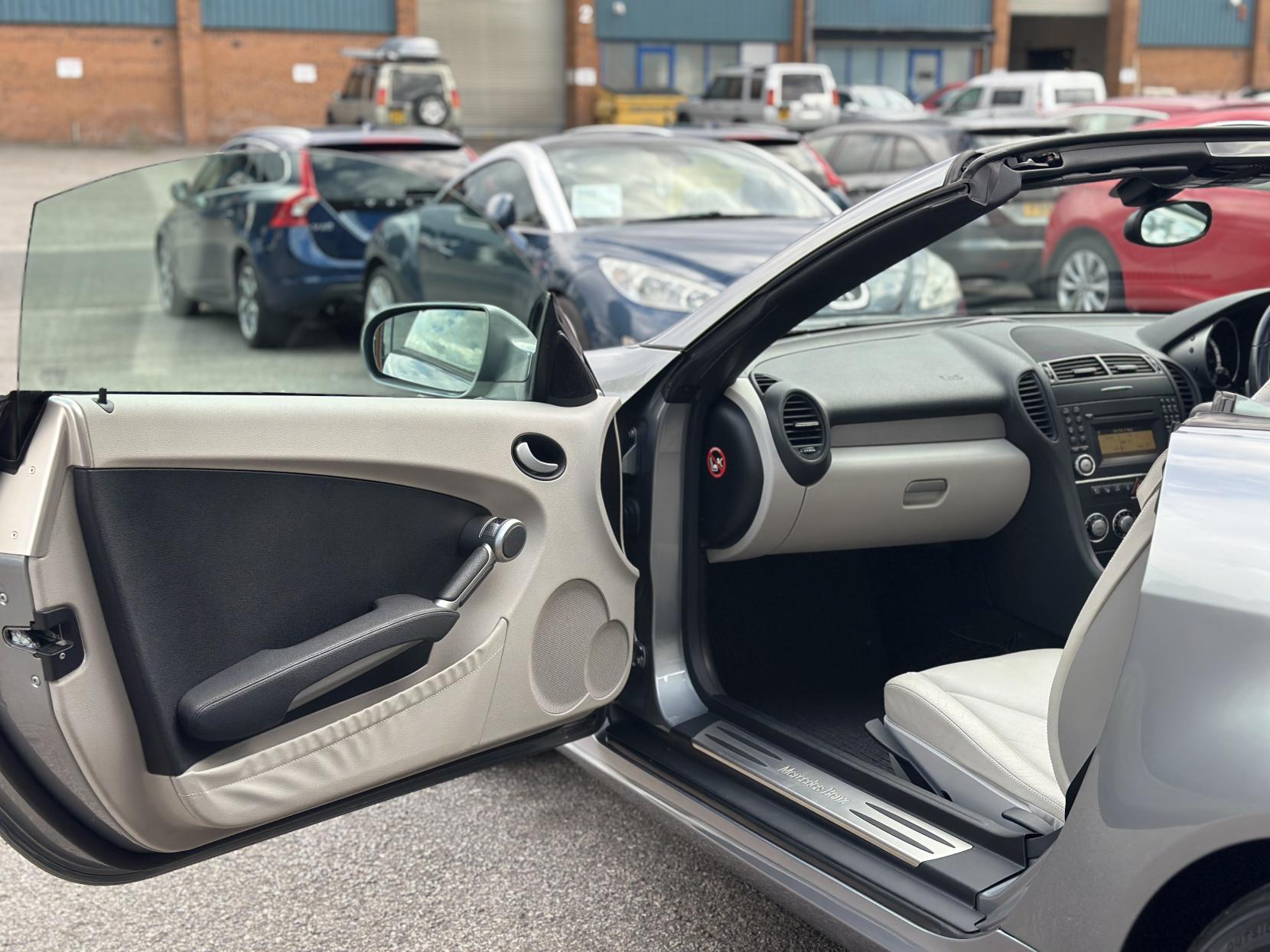 Mercedes-Benz SLK 1.8 SLK200K Convertible 2dr Petrol Tiptronic Euro 4 (184 ps)