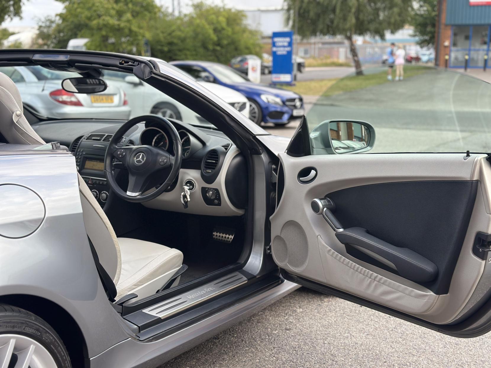 Mercedes-Benz SLK 1.8 SLK200K Convertible 2dr Petrol Tiptronic Euro 4 (184 ps)