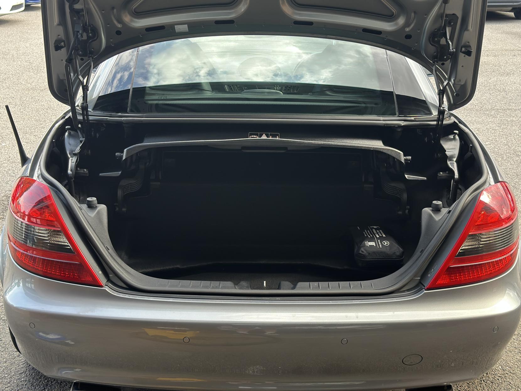 Mercedes-Benz SLK 1.8 SLK200K Convertible 2dr Petrol Tiptronic Euro 4 (184 ps)