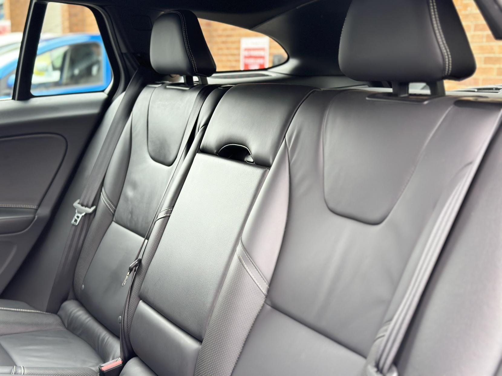 Volvo V60 2.0 D4 R-Design Lux Nav Estate 5dr Diesel Manual Euro 6 (s/s) (190 ps)