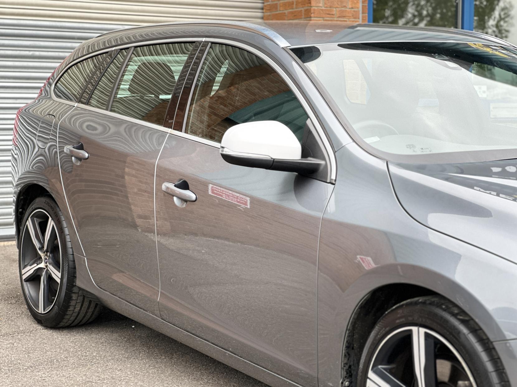 Volvo V60 2.0 D4 R-Design Lux Nav Estate 5dr Diesel Manual Euro 6 (s/s) (190 ps)