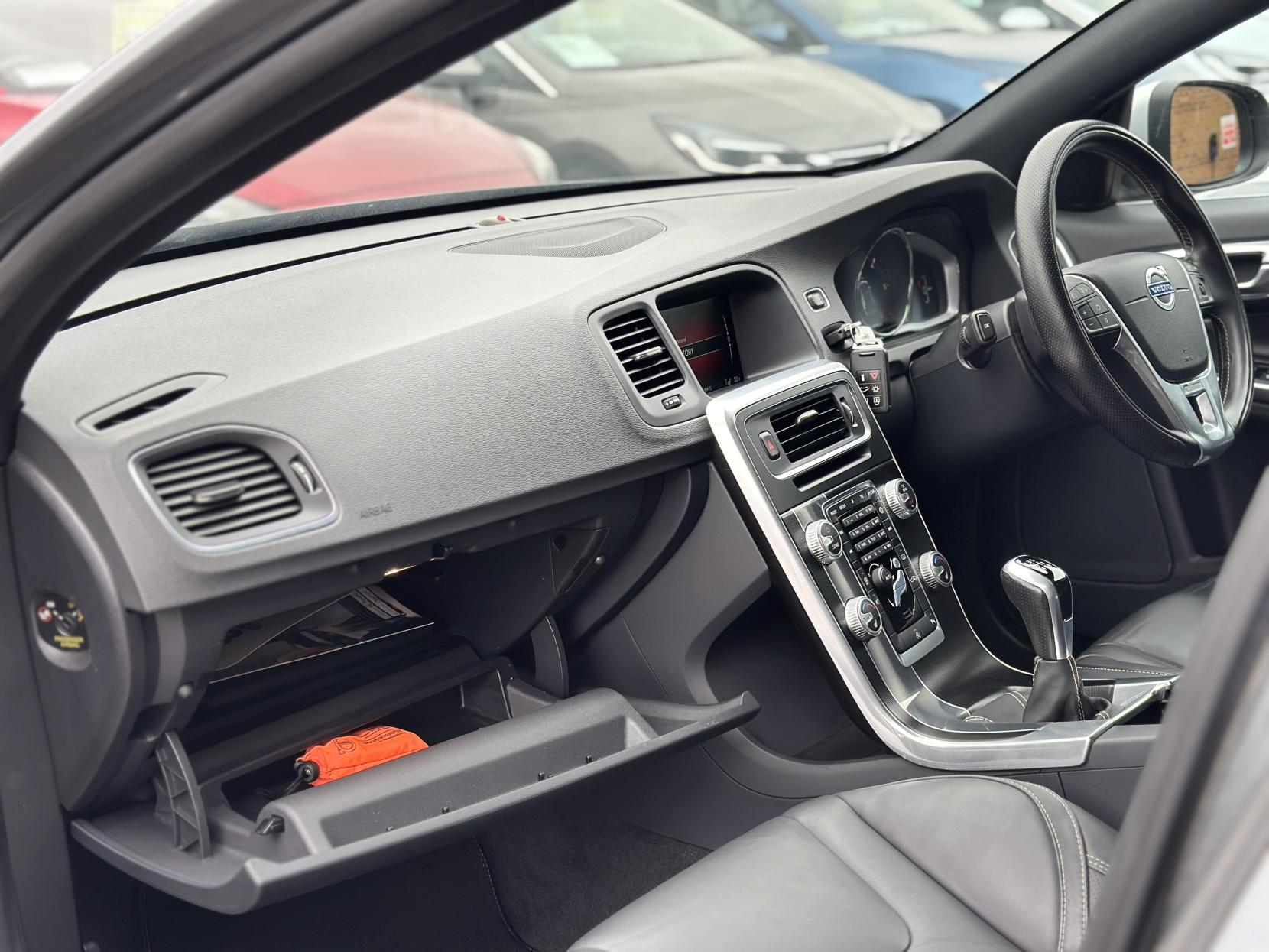 Volvo V60 2.0 D4 R-Design Lux Nav Estate 5dr Diesel Manual Euro 6 (s/s) (190 ps)