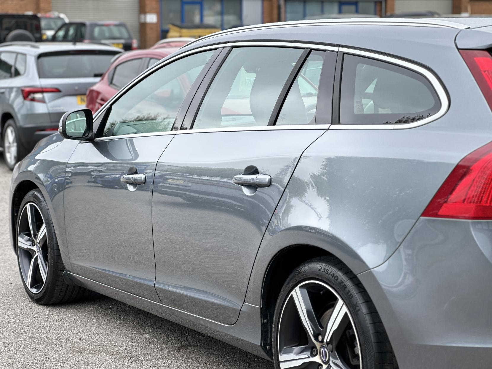 Volvo V60 2.0 D4 R-Design Lux Nav Estate 5dr Diesel Manual Euro 6 (s/s) (190 ps)