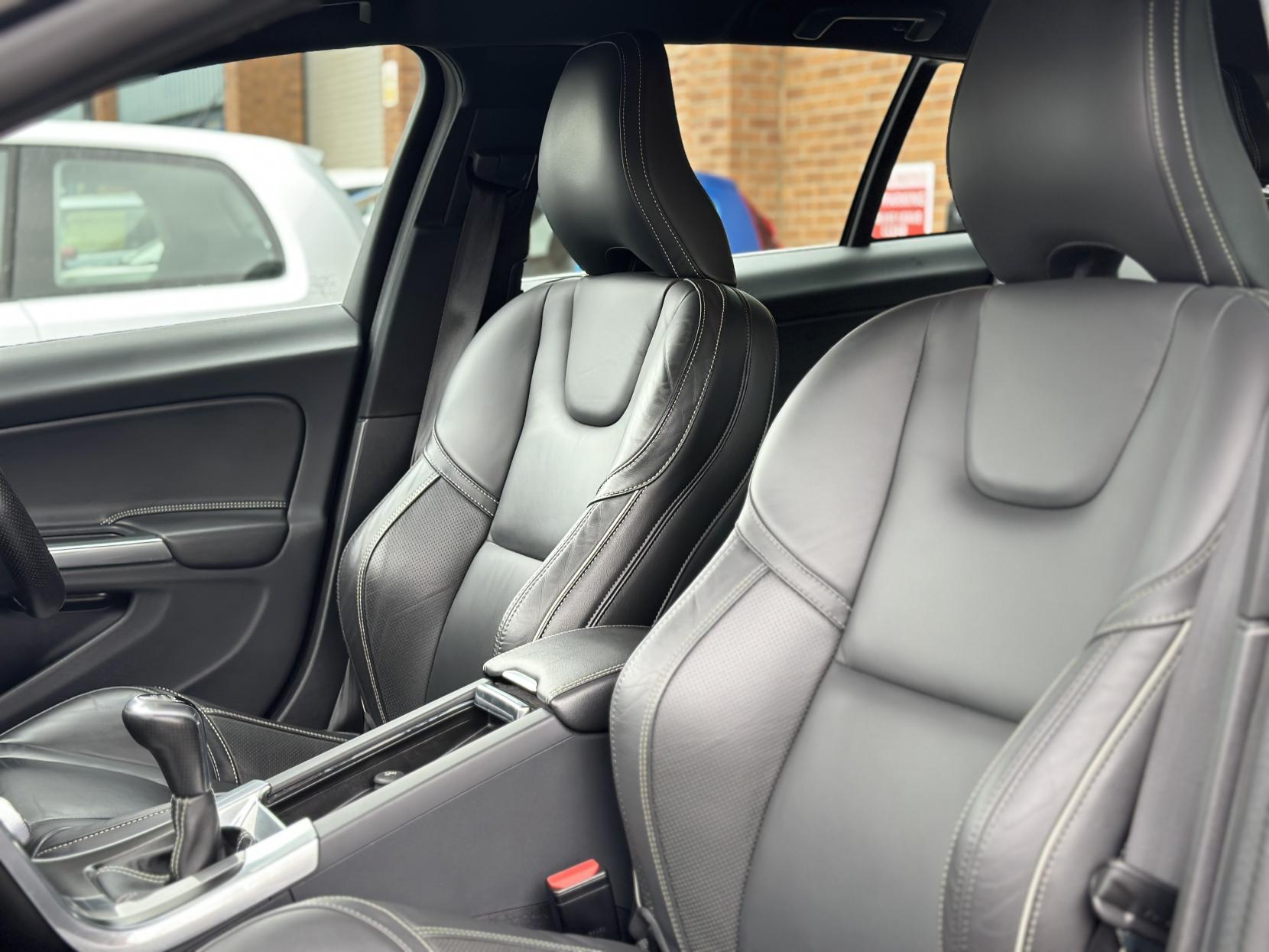 Volvo V60 2.0 D4 R-Design Lux Nav Estate 5dr Diesel Manual Euro 6 (s/s) (190 ps)