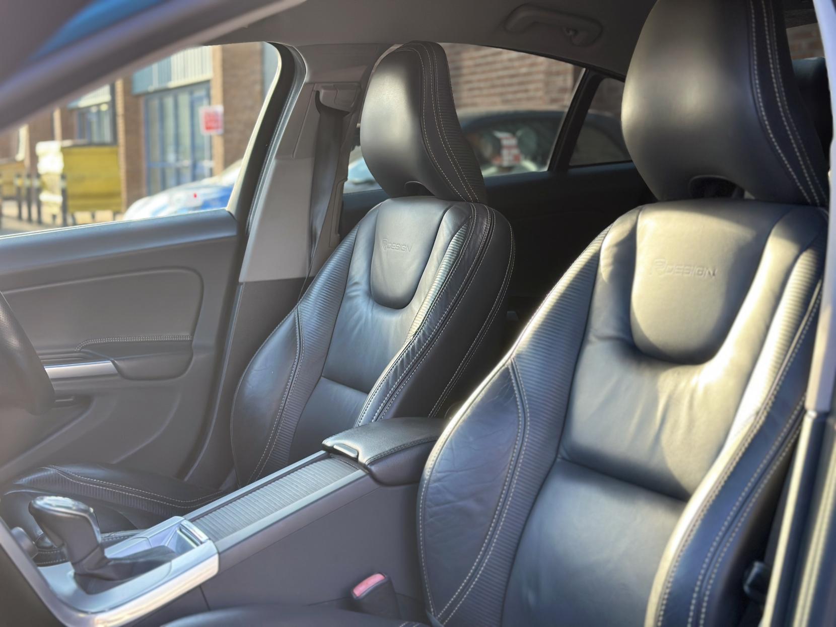 Volvo S60 1.6 T4 R-Design Nav Saloon 4dr Petrol Powershift Euro 5 (180 ps)