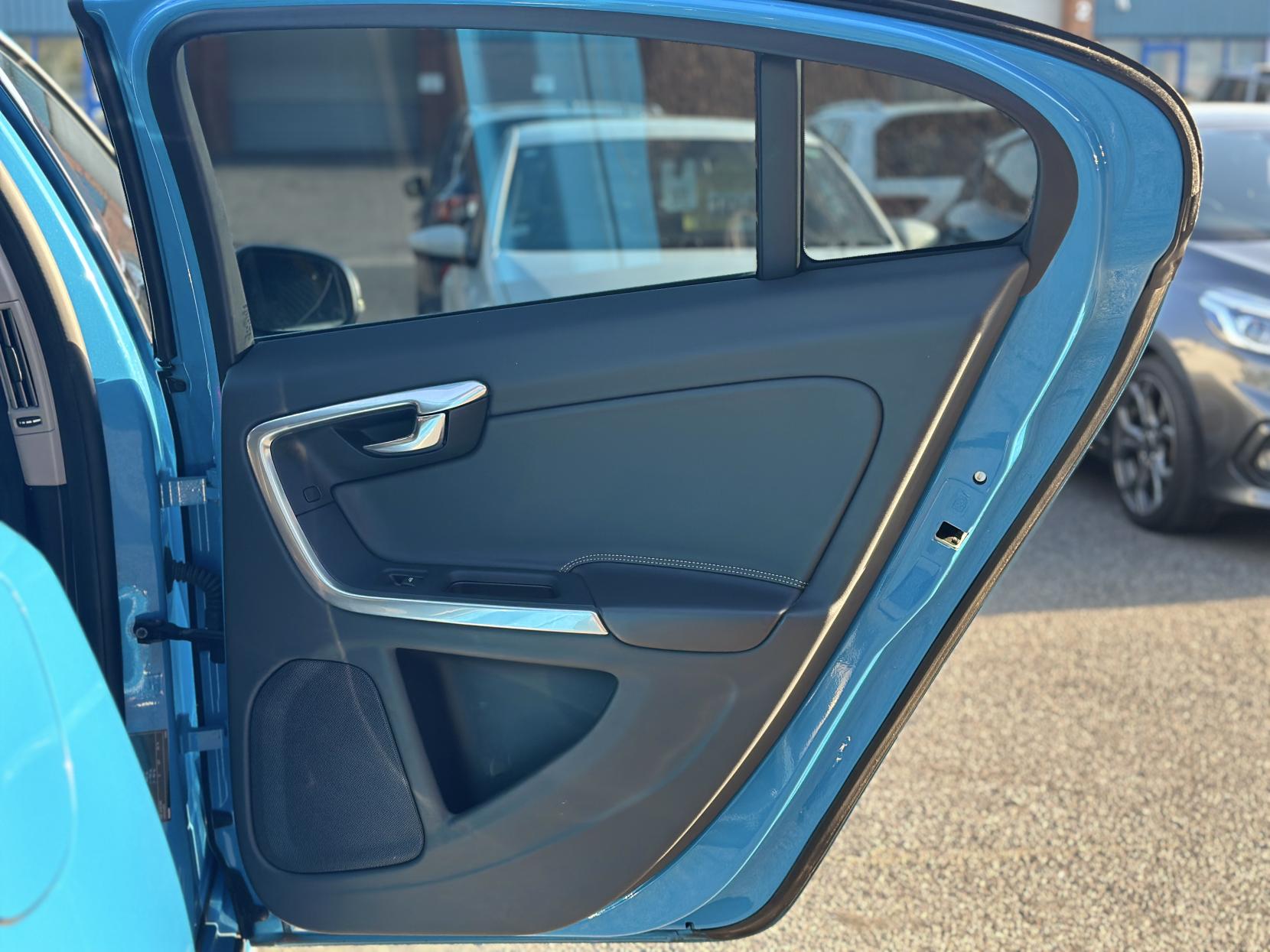Volvo S60 1.6 T4 R-Design Nav Saloon 4dr Petrol Powershift Euro 5 (180 ps)