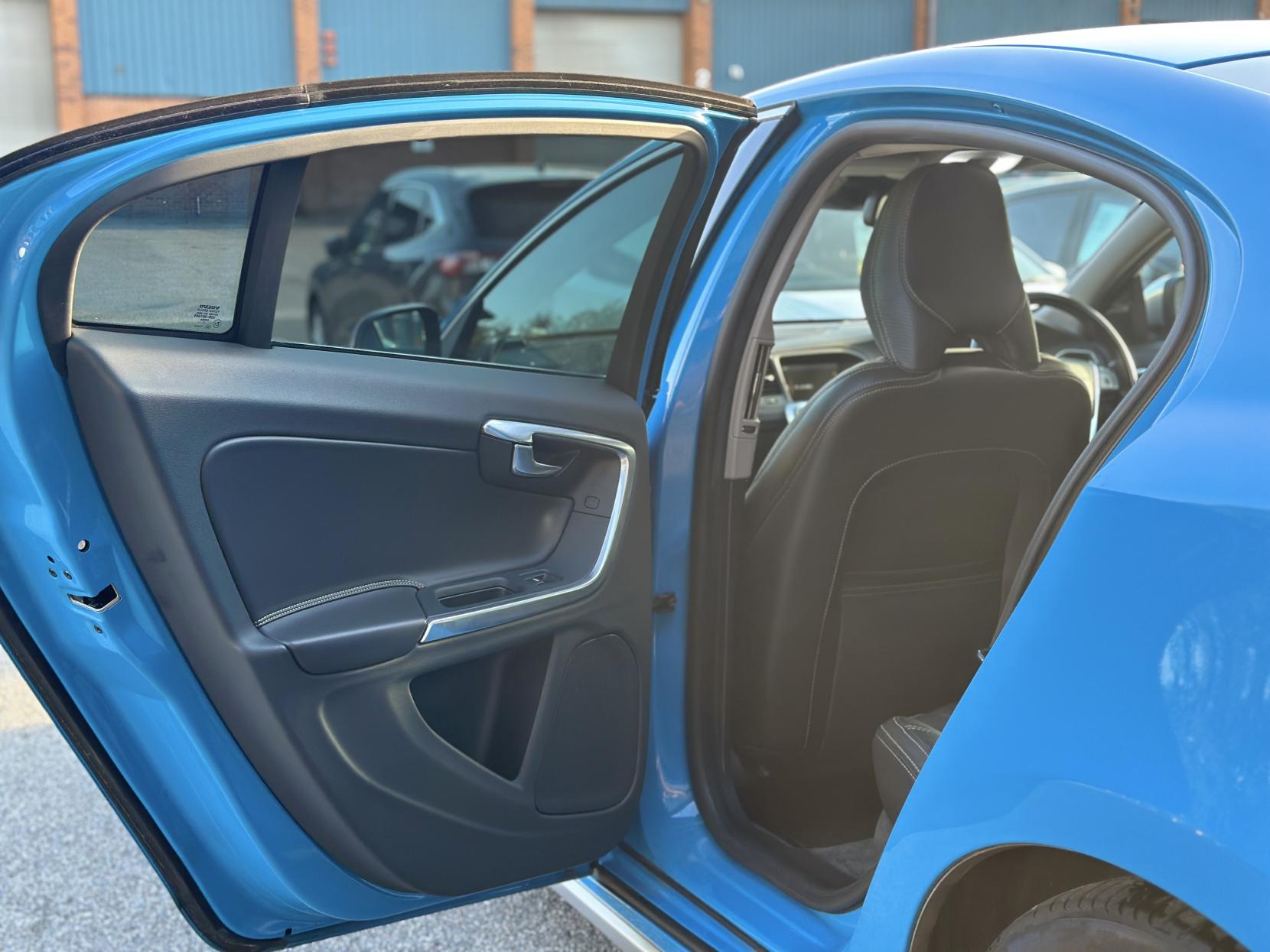 Volvo S60 1.6 T4 R-Design Nav Saloon 4dr Petrol Powershift Euro 5 (180 ps)