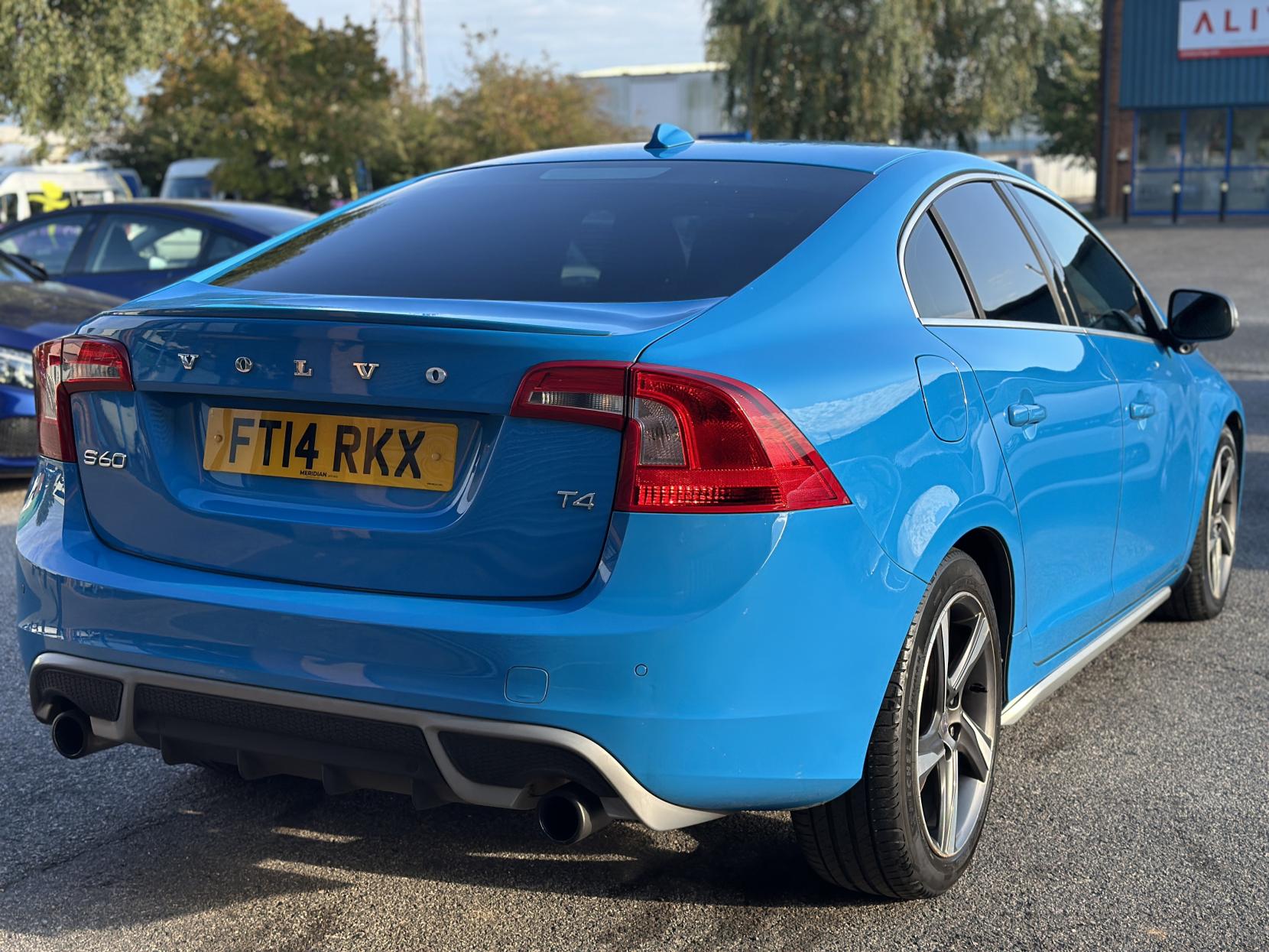 Volvo S60 1.6 T4 R-Design Nav Saloon 4dr Petrol Powershift Euro 5 (180 ps)