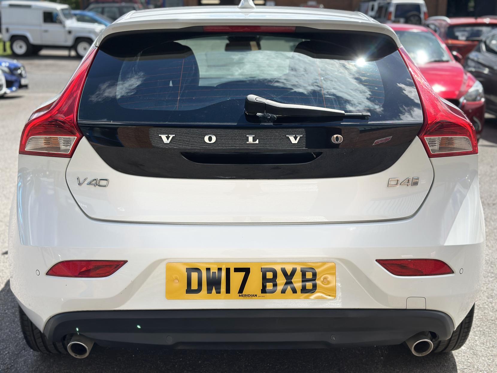 Volvo V40 2.0 D4 Inscription Hatchback 5dr Diesel Auto Euro 6 (s/s) (190 ps)