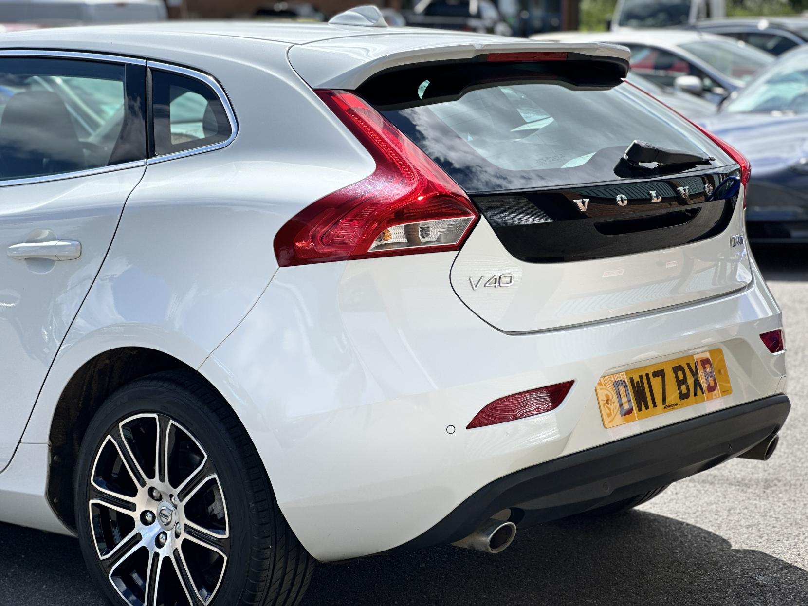 Volvo V40 2.0 D4 Inscription Hatchback 5dr Diesel Auto Euro 6 (s/s) (190 ps)