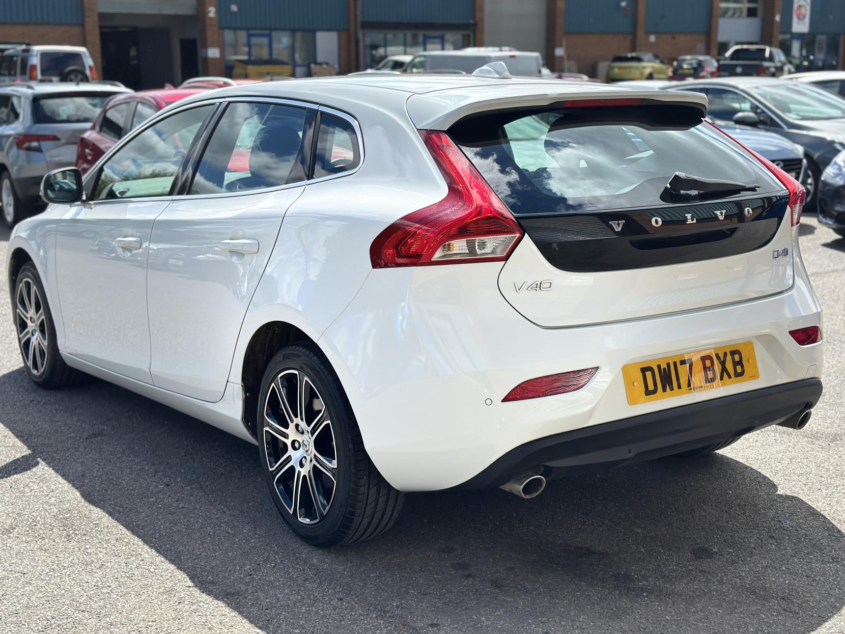 Volvo V40 2.0 D4 Inscription Hatchback 5dr Diesel Auto Euro 6 (s/s) (190 ps)