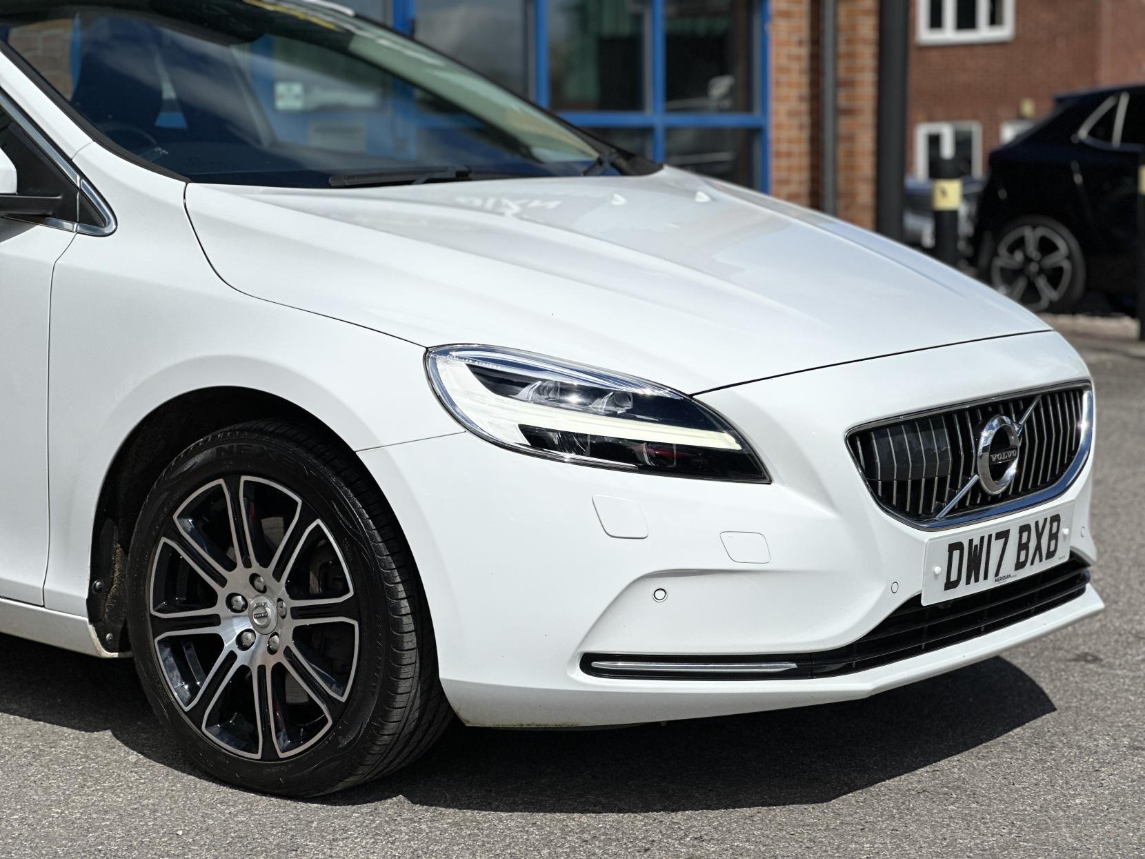 Volvo V40 2.0 D4 Inscription Hatchback 5dr Diesel Auto Euro 6 (s/s) (190 ps)