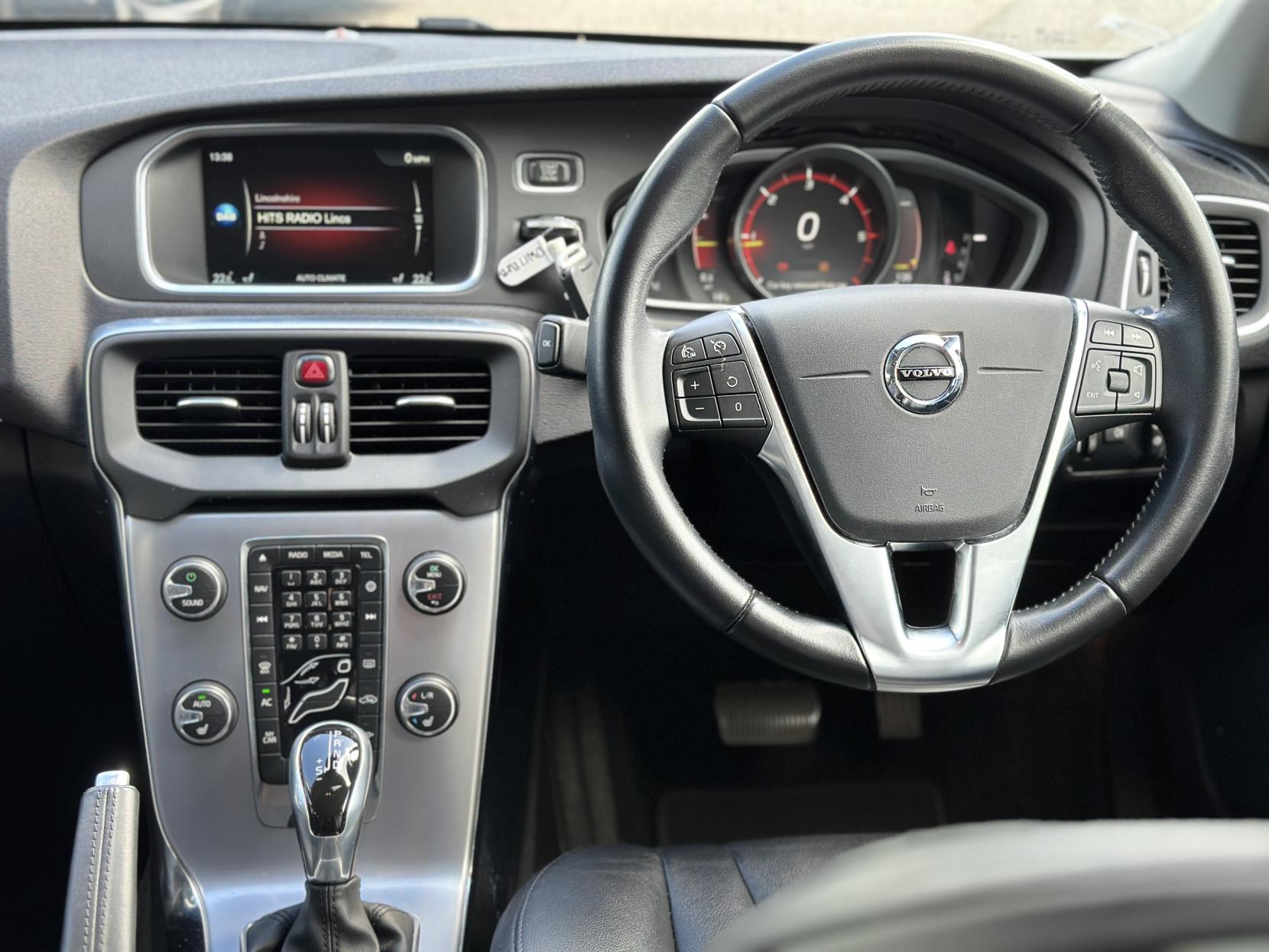 Volvo V40 2.0 D4 Inscription Hatchback 5dr Diesel Auto Euro 6 (s/s) (190 ps)