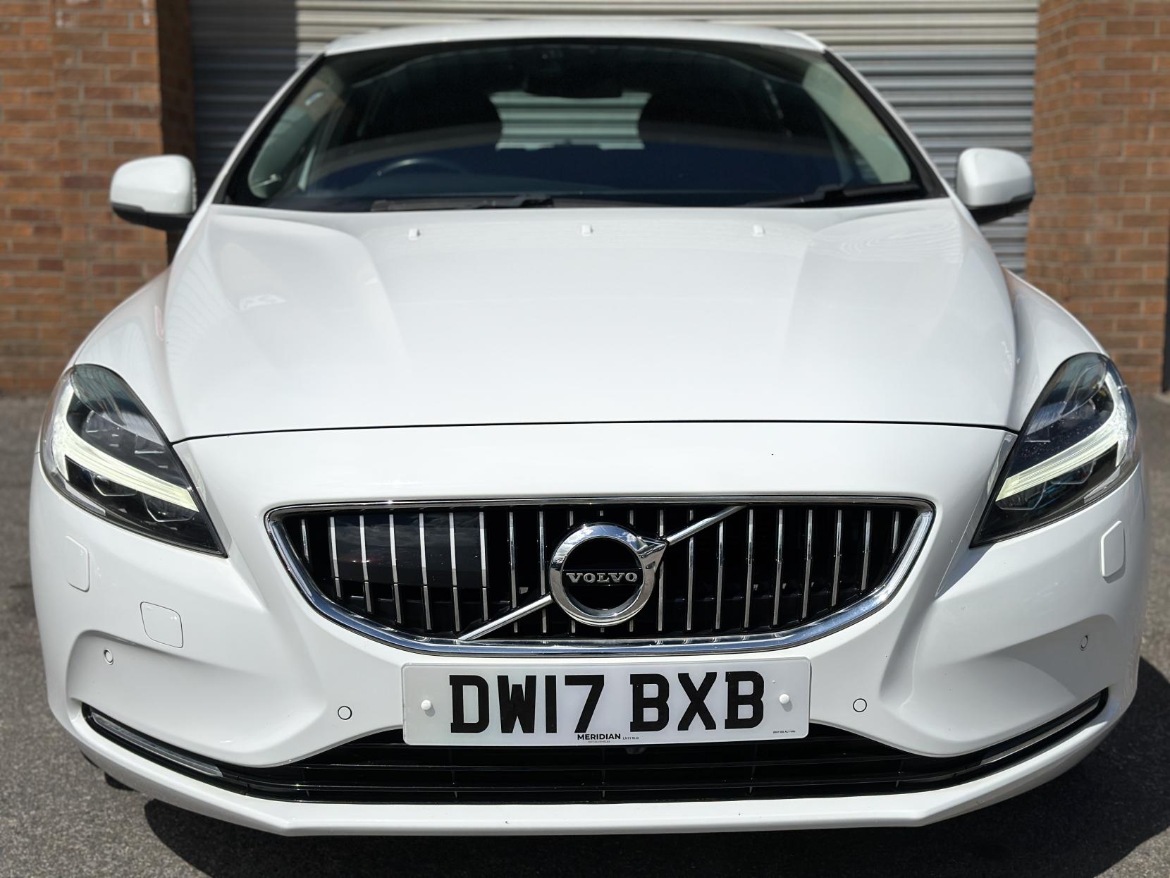 Volvo V40 2.0 D4 Inscription Hatchback 5dr Diesel Auto Euro 6 (s/s) (190 ps)