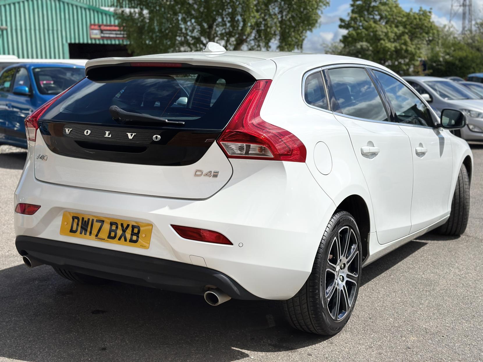Volvo V40 2.0 D4 Inscription Hatchback 5dr Diesel Auto Euro 6 (s/s) (190 ps)