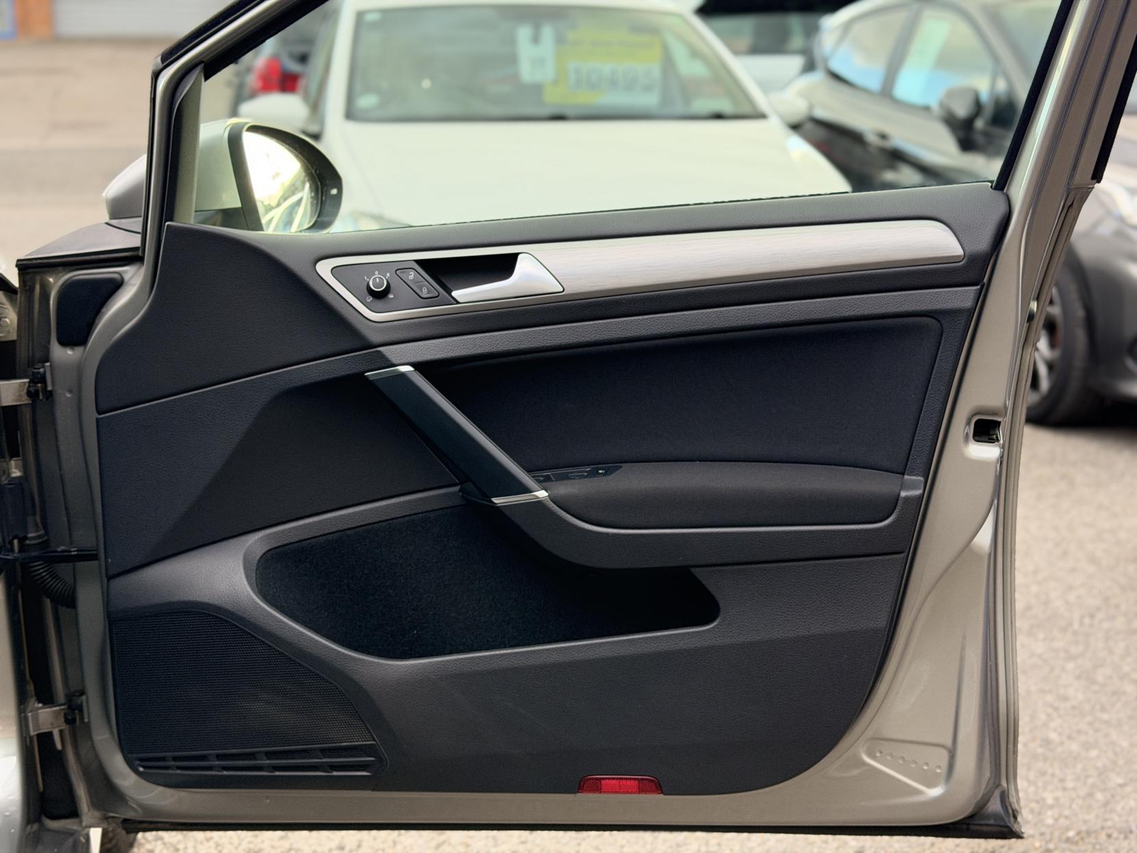 Volkswagen Golf 1.2 TSI BlueMotion Tech S Estate 5dr Petrol DSG Euro 5 (s/s) (105 ps)