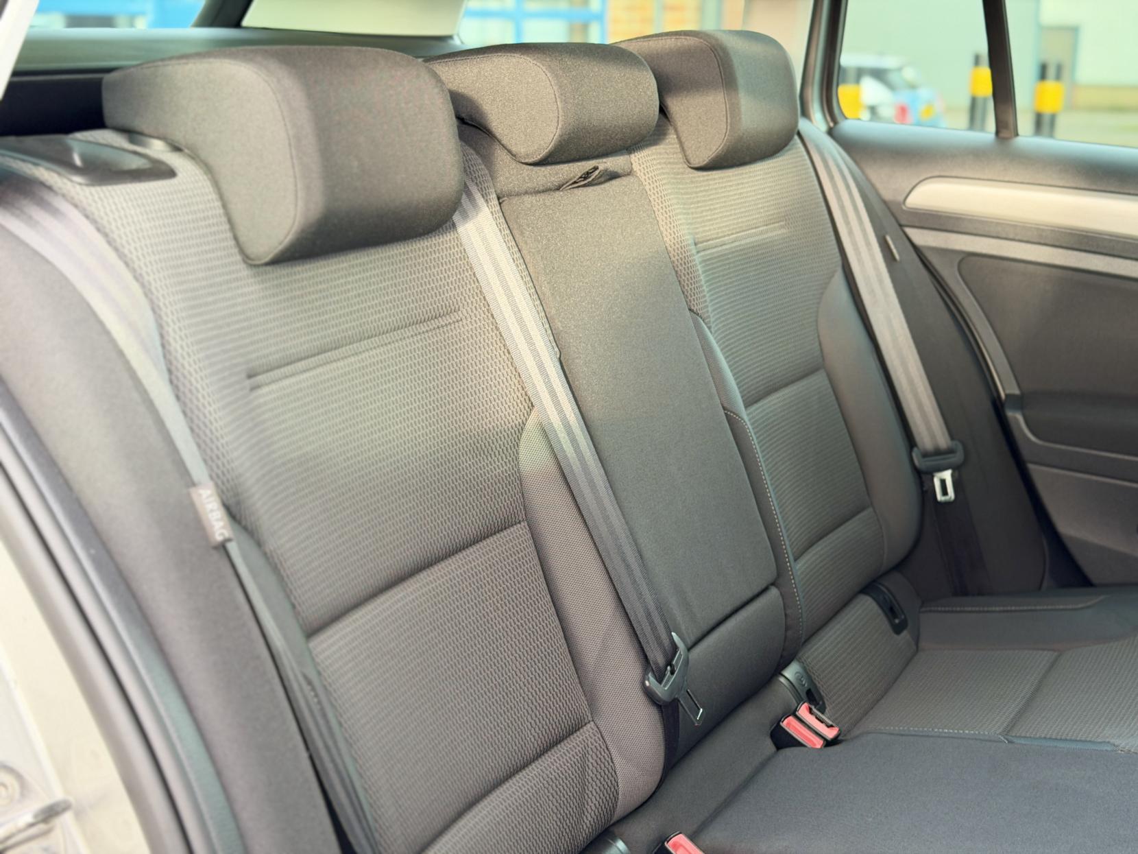 Volkswagen Golf 1.2 TSI BlueMotion Tech S Estate 5dr Petrol DSG Euro 5 (s/s) (105 ps)