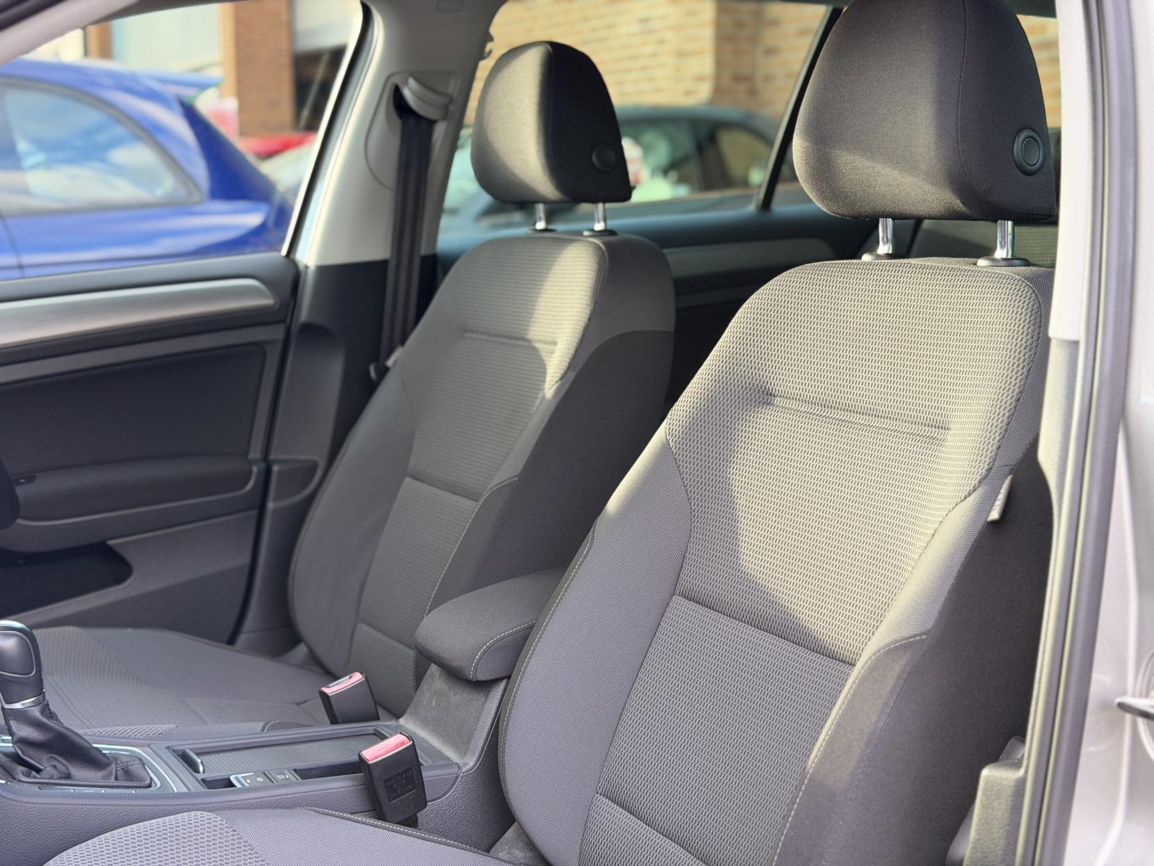 Volkswagen Golf 1.2 TSI BlueMotion Tech S Estate 5dr Petrol DSG Euro 5 (s/s) (105 ps)