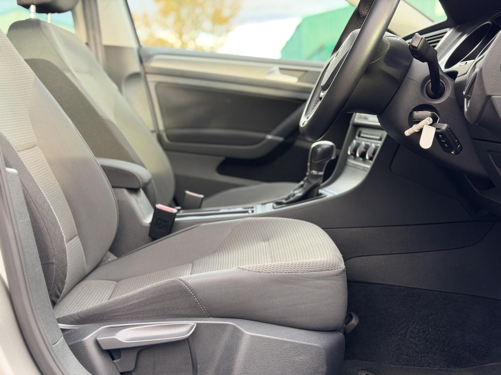 Volkswagen Golf 1.2 TSI BlueMotion Tech S Estate 5dr Petrol DSG Euro 5 (s/s) (105 ps)