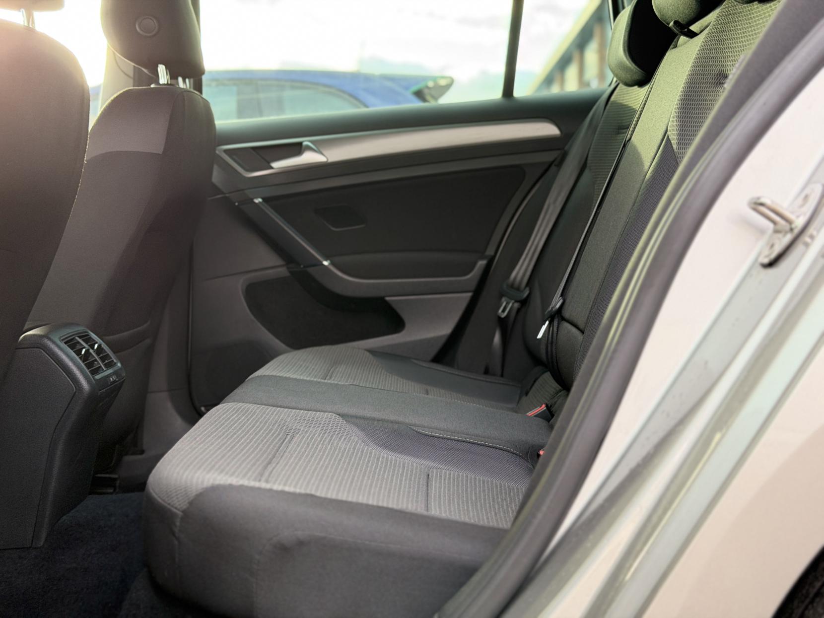 Volkswagen Golf 1.2 TSI BlueMotion Tech S Estate 5dr Petrol DSG Euro 5 (s/s) (105 ps)