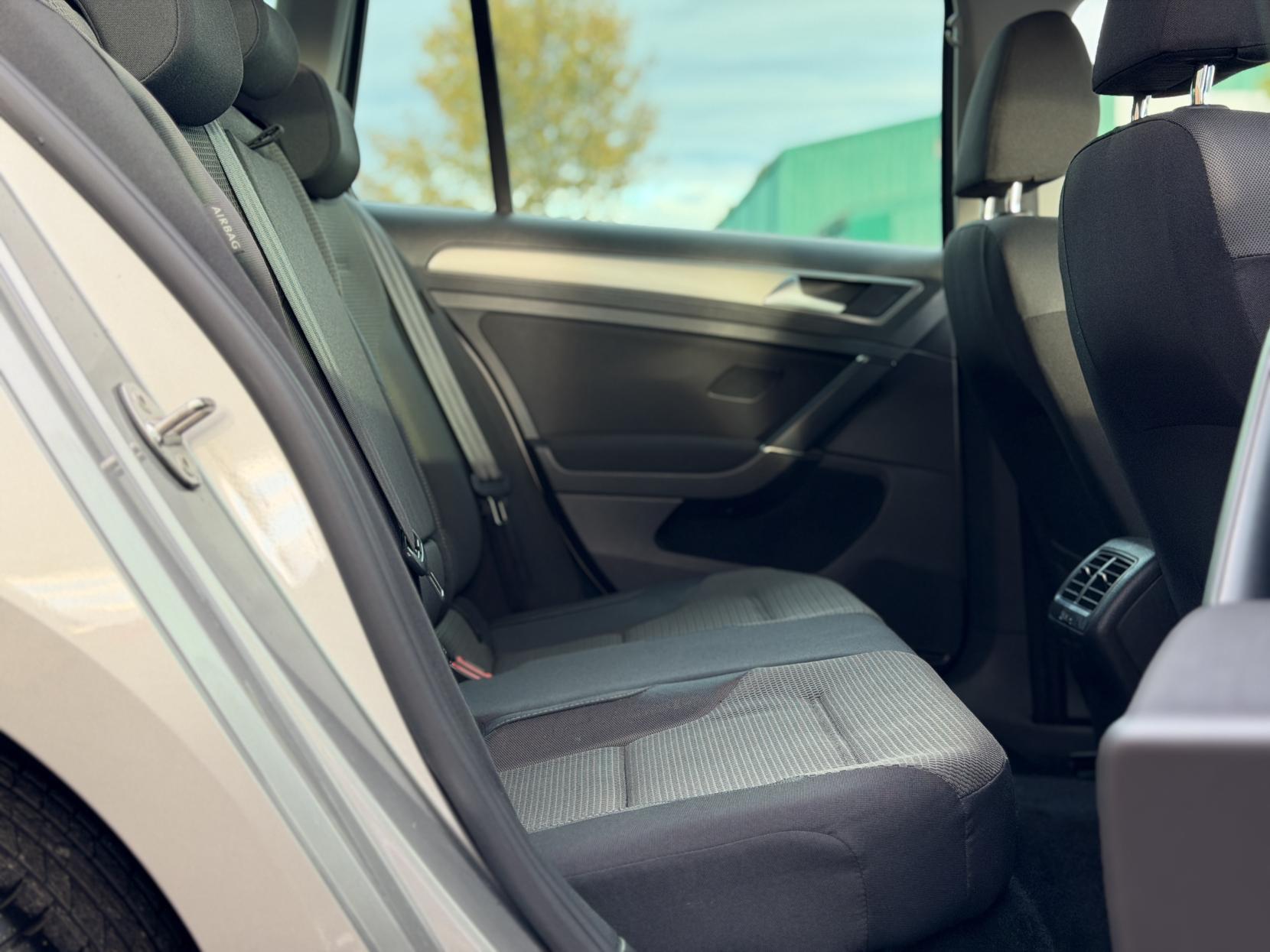 Volkswagen Golf 1.2 TSI BlueMotion Tech S Estate 5dr Petrol DSG Euro 5 (s/s) (105 ps)