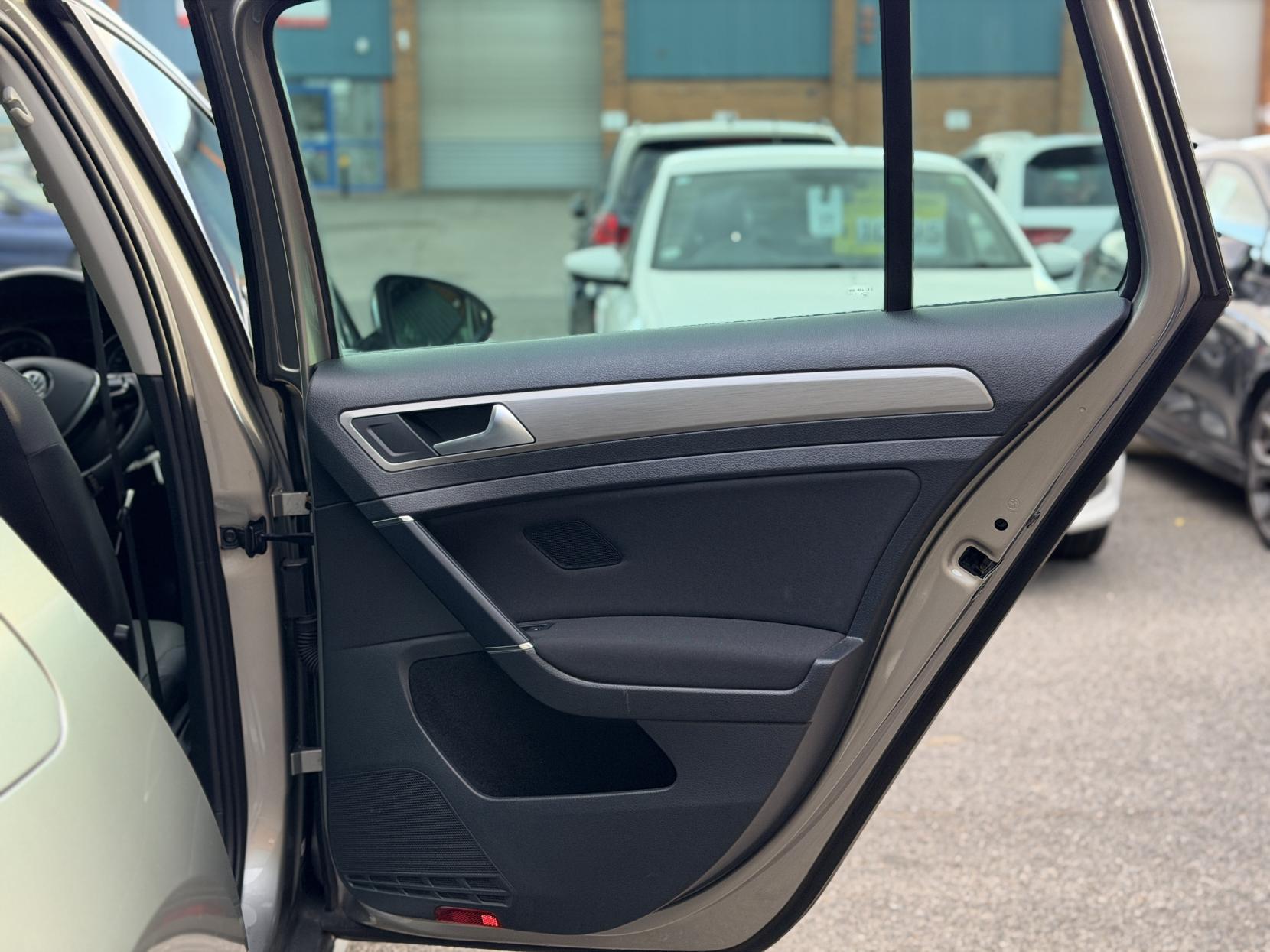 Volkswagen Golf 1.2 TSI BlueMotion Tech S Estate 5dr Petrol DSG Euro 5 (s/s) (105 ps)