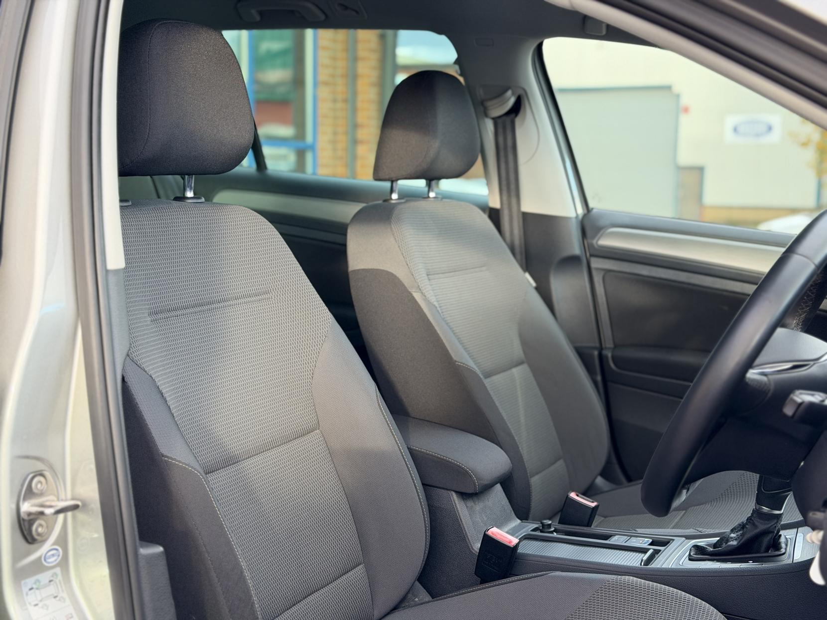 Volkswagen Golf 1.2 TSI BlueMotion Tech S Estate 5dr Petrol DSG Euro 5 (s/s) (105 ps)