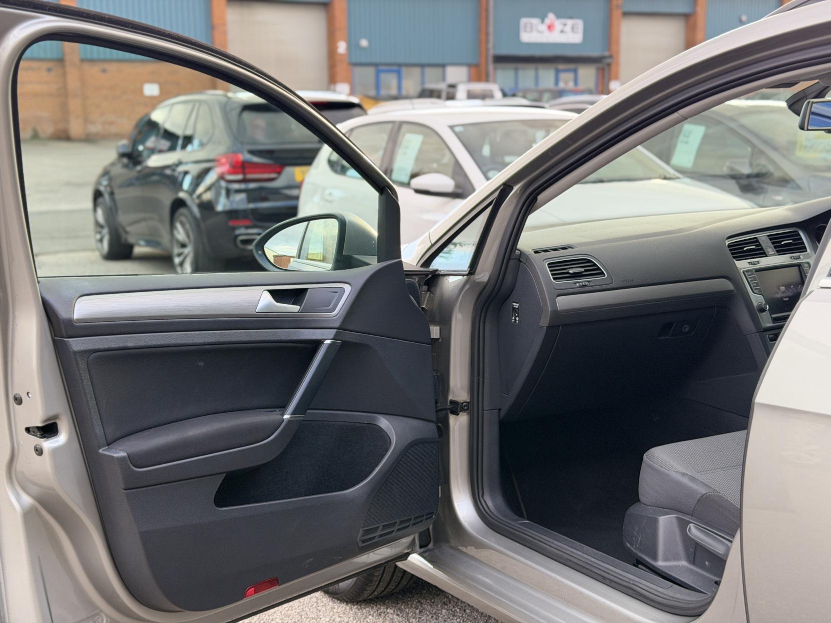 Volkswagen Golf 1.2 TSI BlueMotion Tech S Estate 5dr Petrol DSG Euro 5 (s/s) (105 ps)