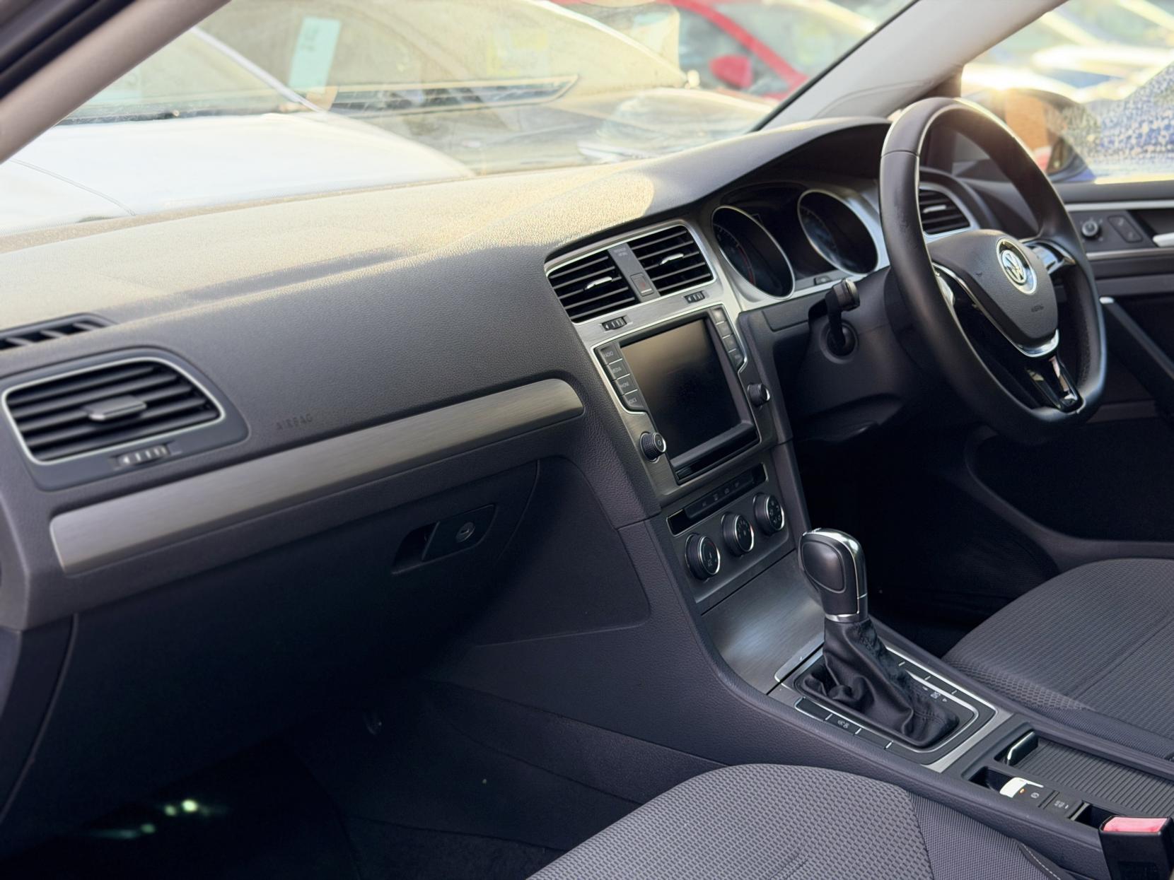 Volkswagen Golf 1.2 TSI BlueMotion Tech S Estate 5dr Petrol DSG Euro 5 (s/s) (105 ps)