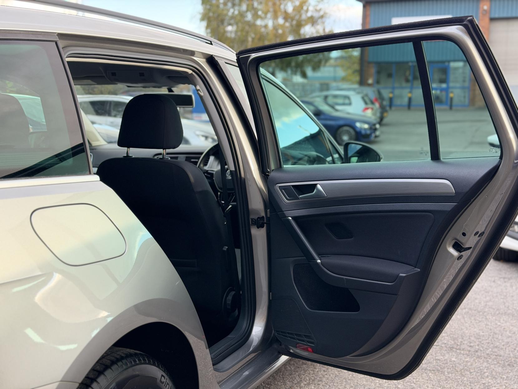 Volkswagen Golf 1.2 TSI BlueMotion Tech S Estate 5dr Petrol DSG Euro 5 (s/s) (105 ps)