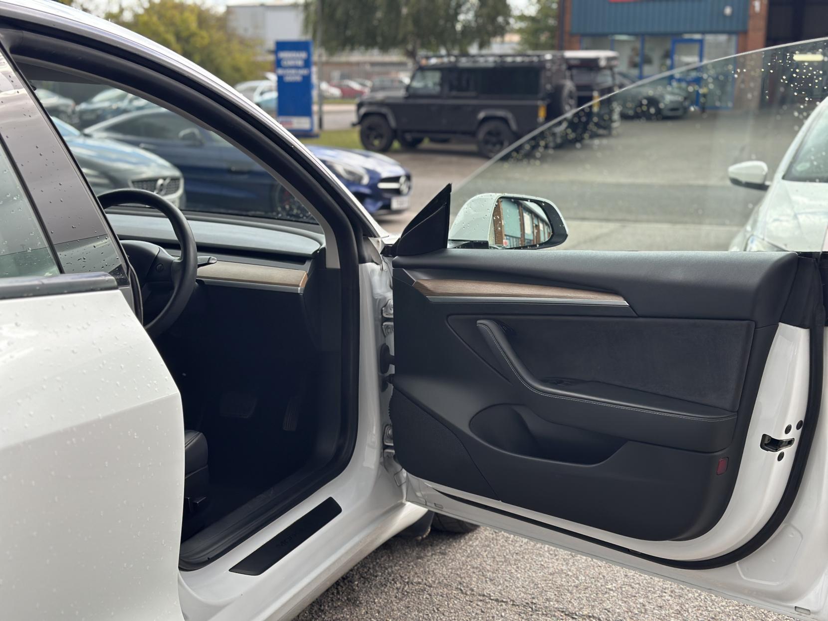 Tesla Model 3 Standard Range Plus Saloon 4dr Electric Auto RWD (241 bhp)