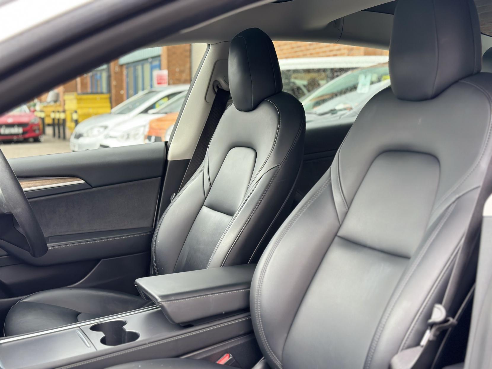Tesla Model 3 Standard Range Plus Saloon 4dr Electric Auto RWD (241 bhp)