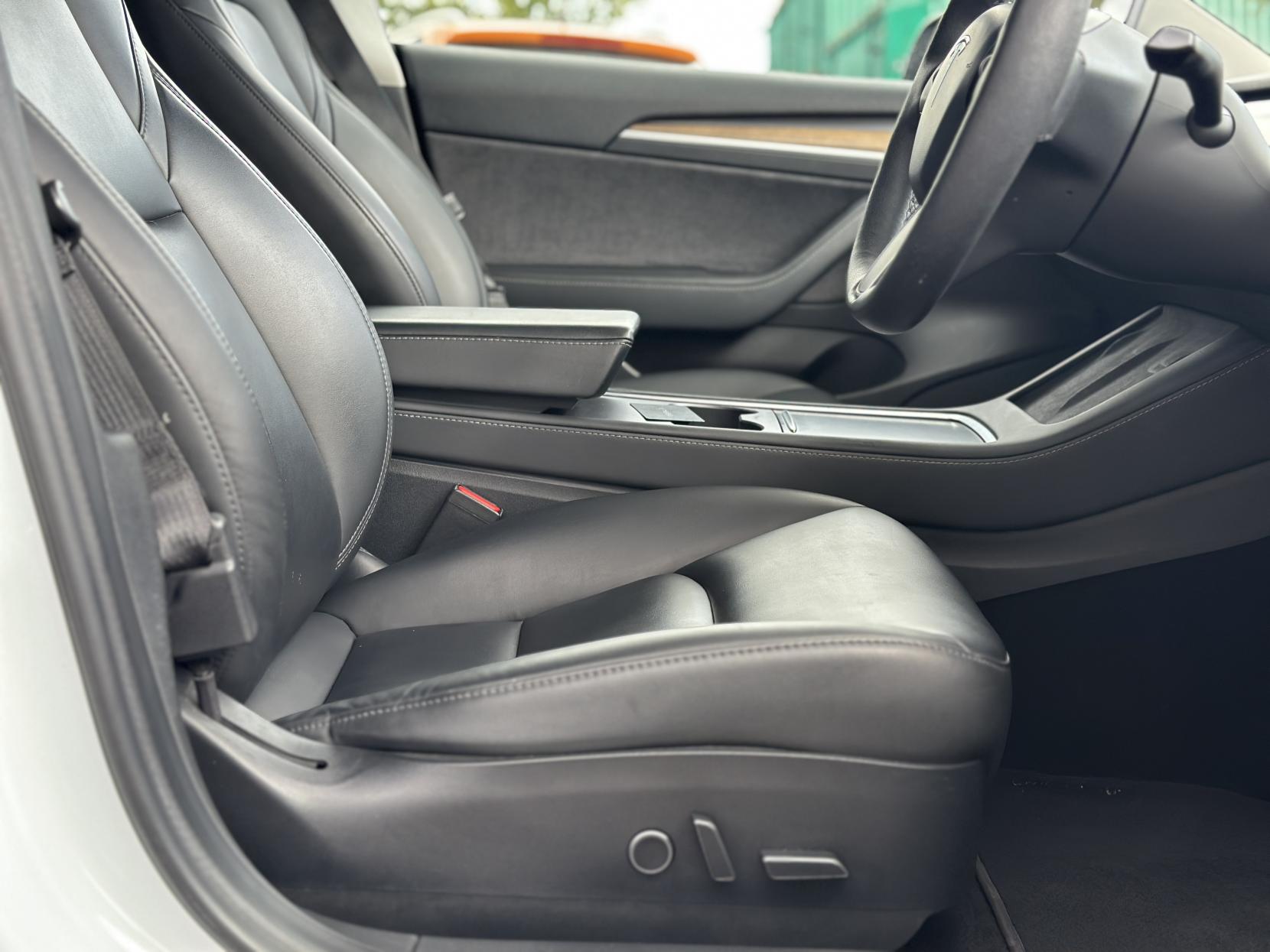 Tesla Model 3 Standard Range Plus Saloon 4dr Electric Auto RWD (241 bhp)