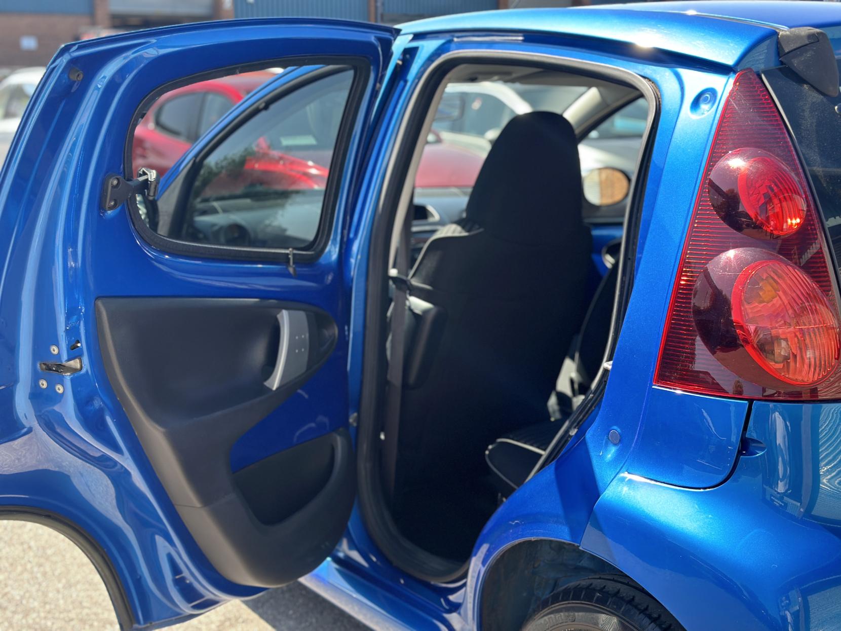 Peugeot 107 1.0 12V Allure Hatchback 5dr Petrol Manual Euro 5 (68 ps)