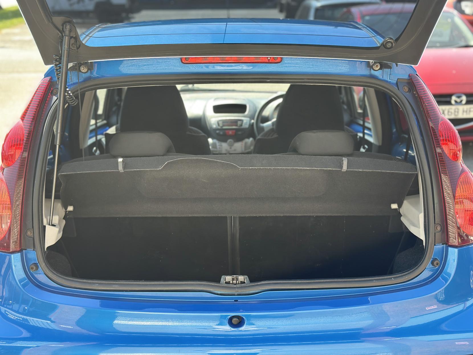 Peugeot 107 1.0 12V Allure Hatchback 5dr Petrol Manual Euro 5 (68 ps)