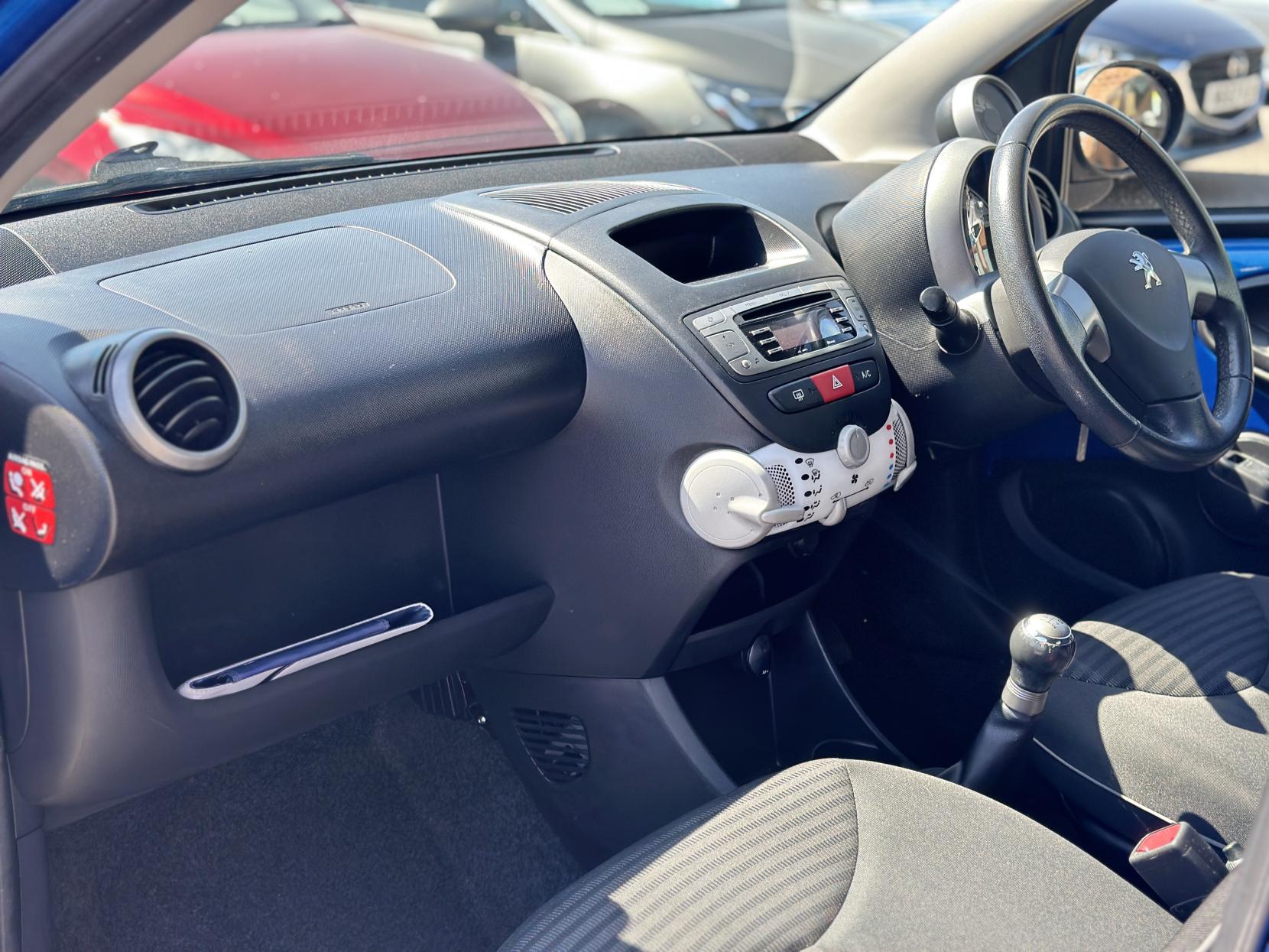 Peugeot 107 1.0 12V Allure Hatchback 5dr Petrol Manual Euro 5 (68 ps)
