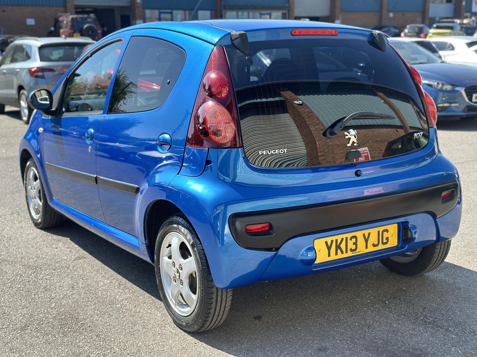 Peugeot 107 1.0 12V Allure Hatchback 5dr Petrol Manual Euro 5 (68 ps)