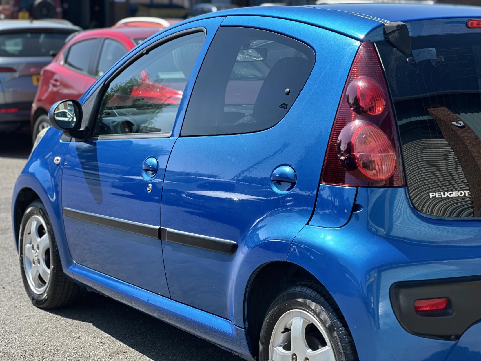 Peugeot 107 1.0 12V Allure Hatchback 5dr Petrol Manual Euro 5 (68 ps)