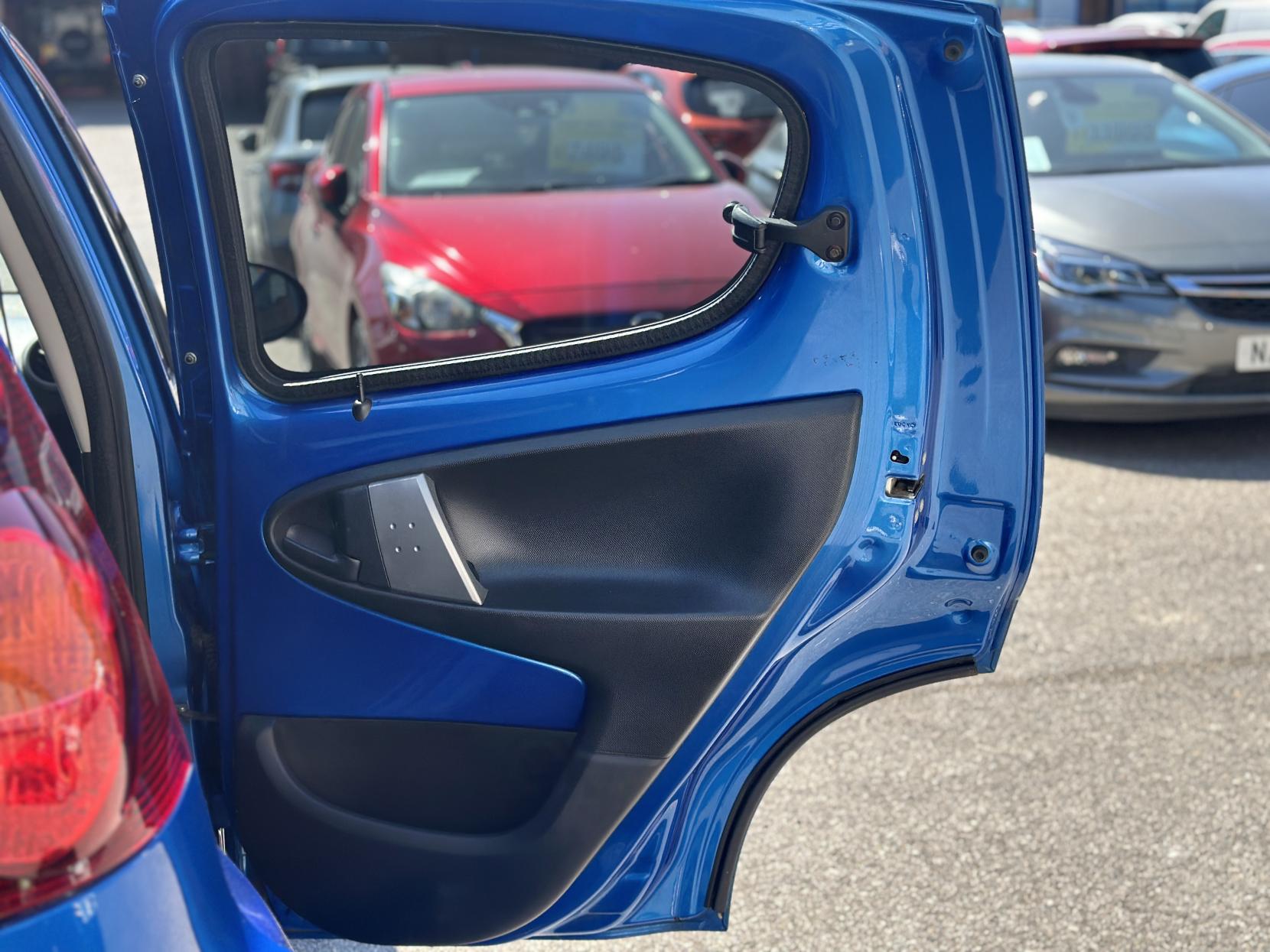 Peugeot 107 1.0 12V Allure Hatchback 5dr Petrol Manual Euro 5 (68 ps)