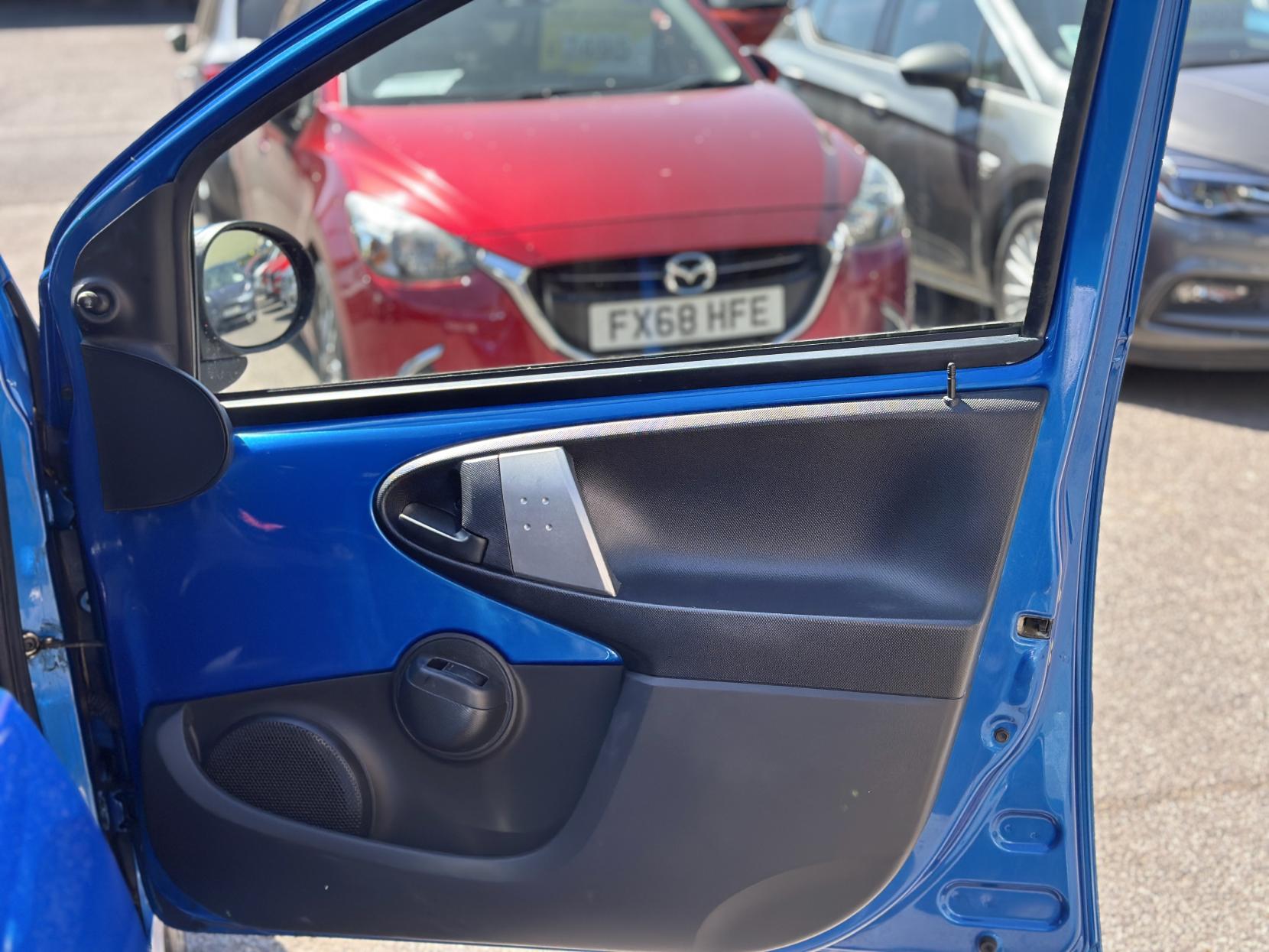 Peugeot 107 1.0 12V Allure Hatchback 5dr Petrol Manual Euro 5 (68 ps)