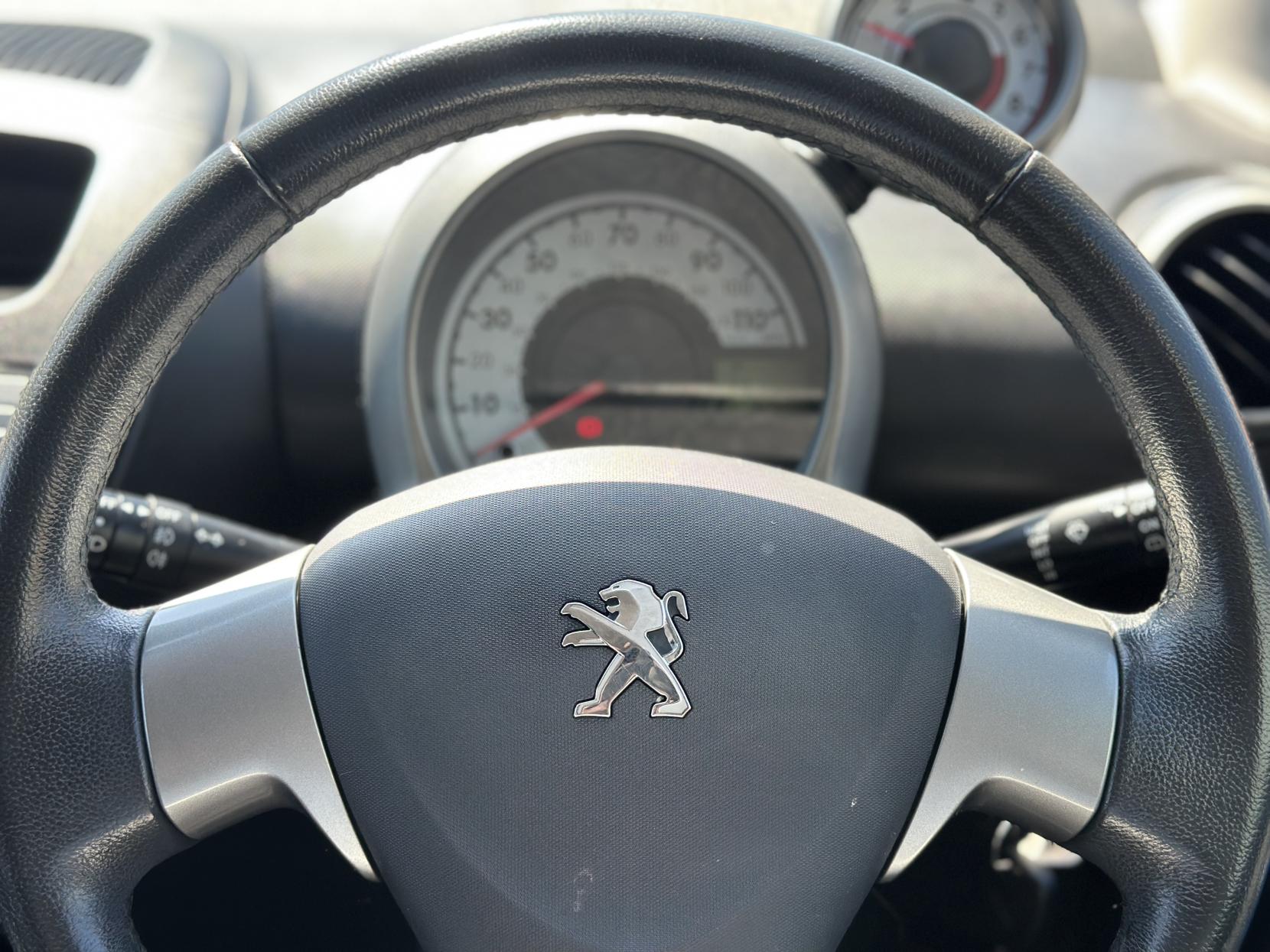 Peugeot 107 1.0 12V Allure Hatchback 5dr Petrol Manual Euro 5 (68 ps)