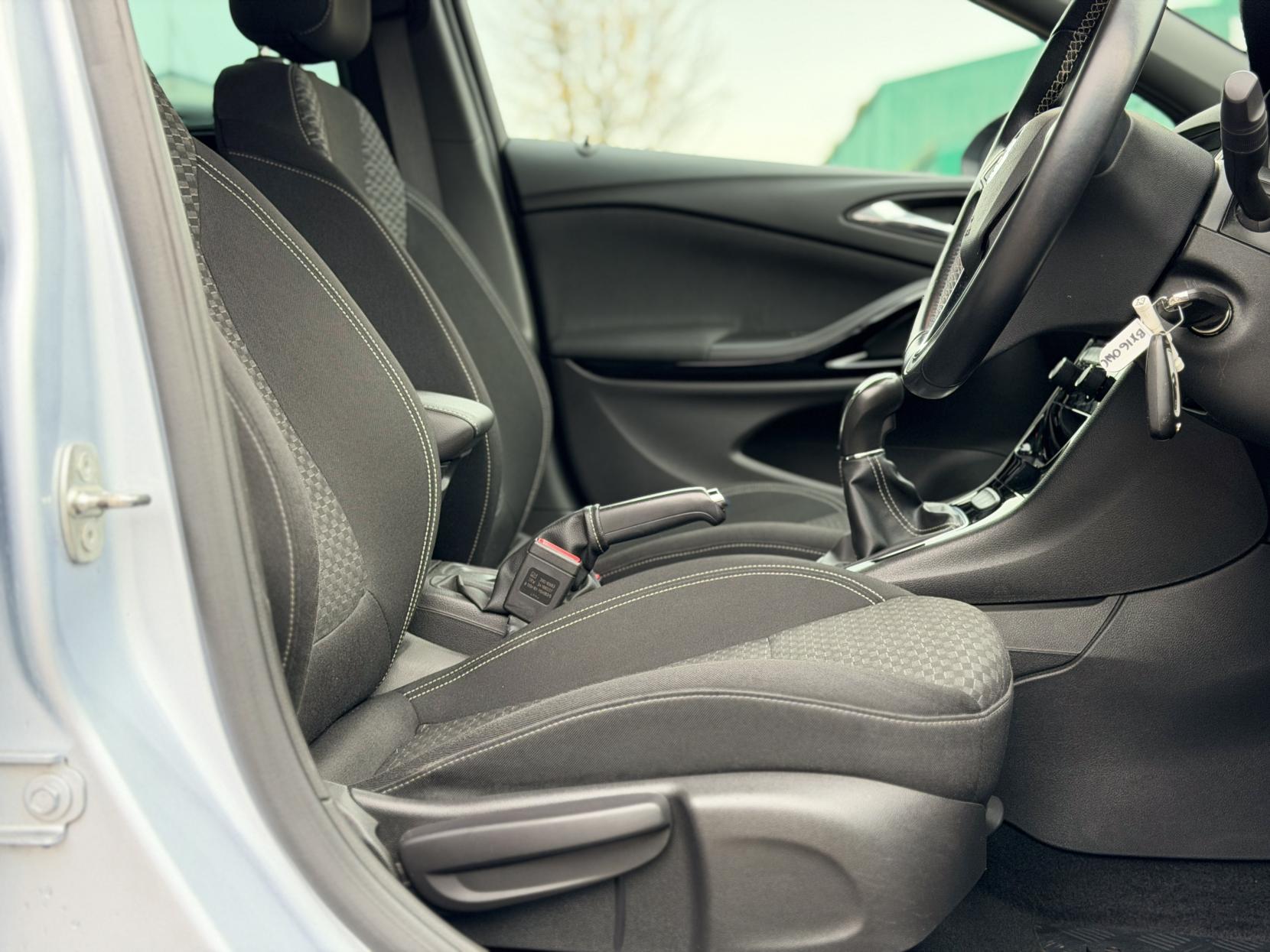 Vauxhall Astra 1.4i Turbo SRi Sports Tourer 5dr Petrol Manual Euro 6 (150 ps)