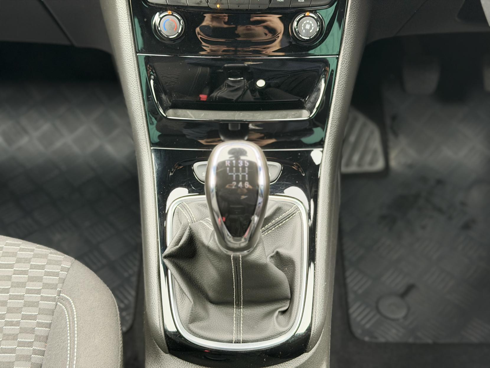 Vauxhall Astra 1.4i Turbo SRi Sports Tourer 5dr Petrol Manual Euro 6 (150 ps)